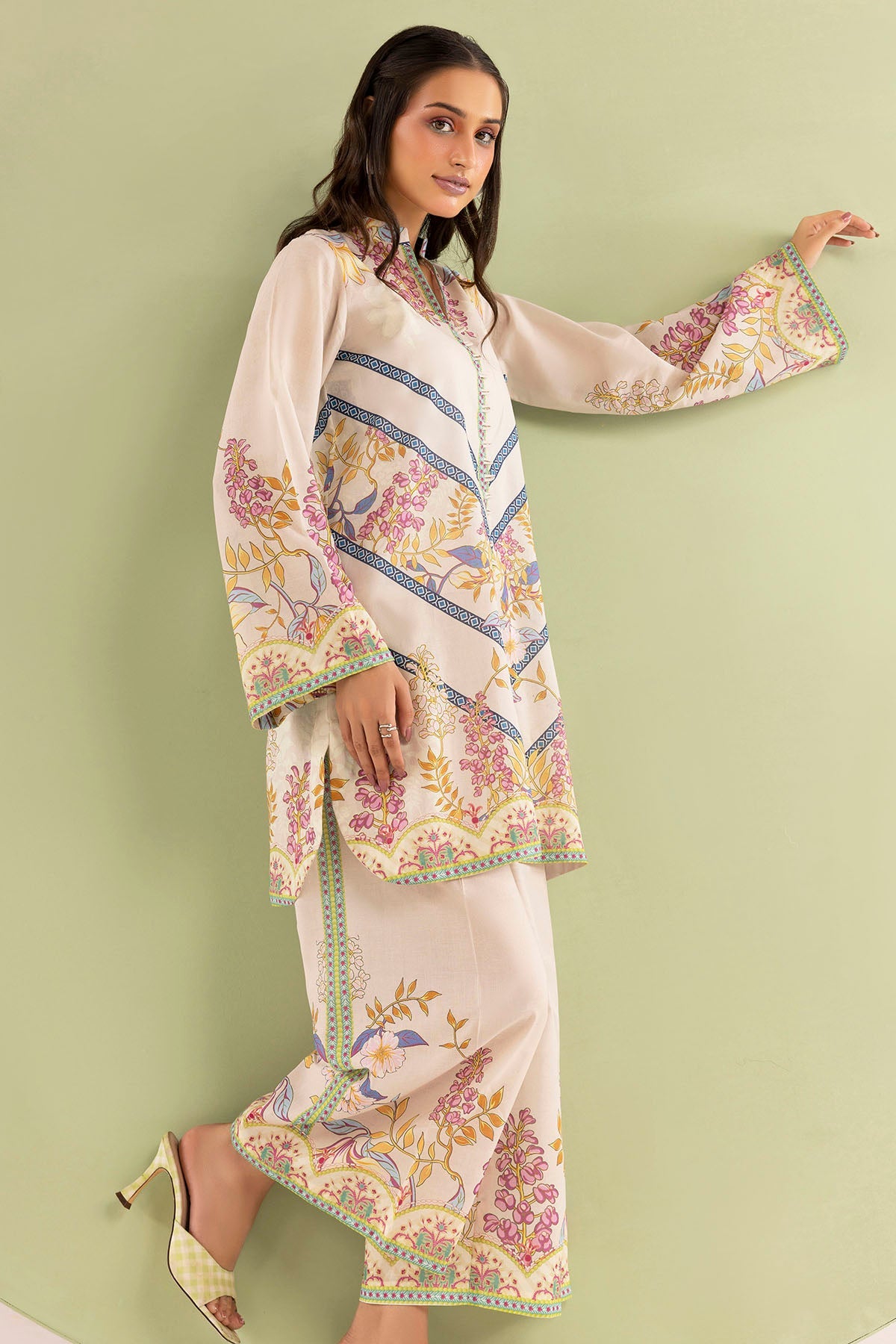 5617-CORAL DIGITAL PRINTED CAMBRIC STITCHED