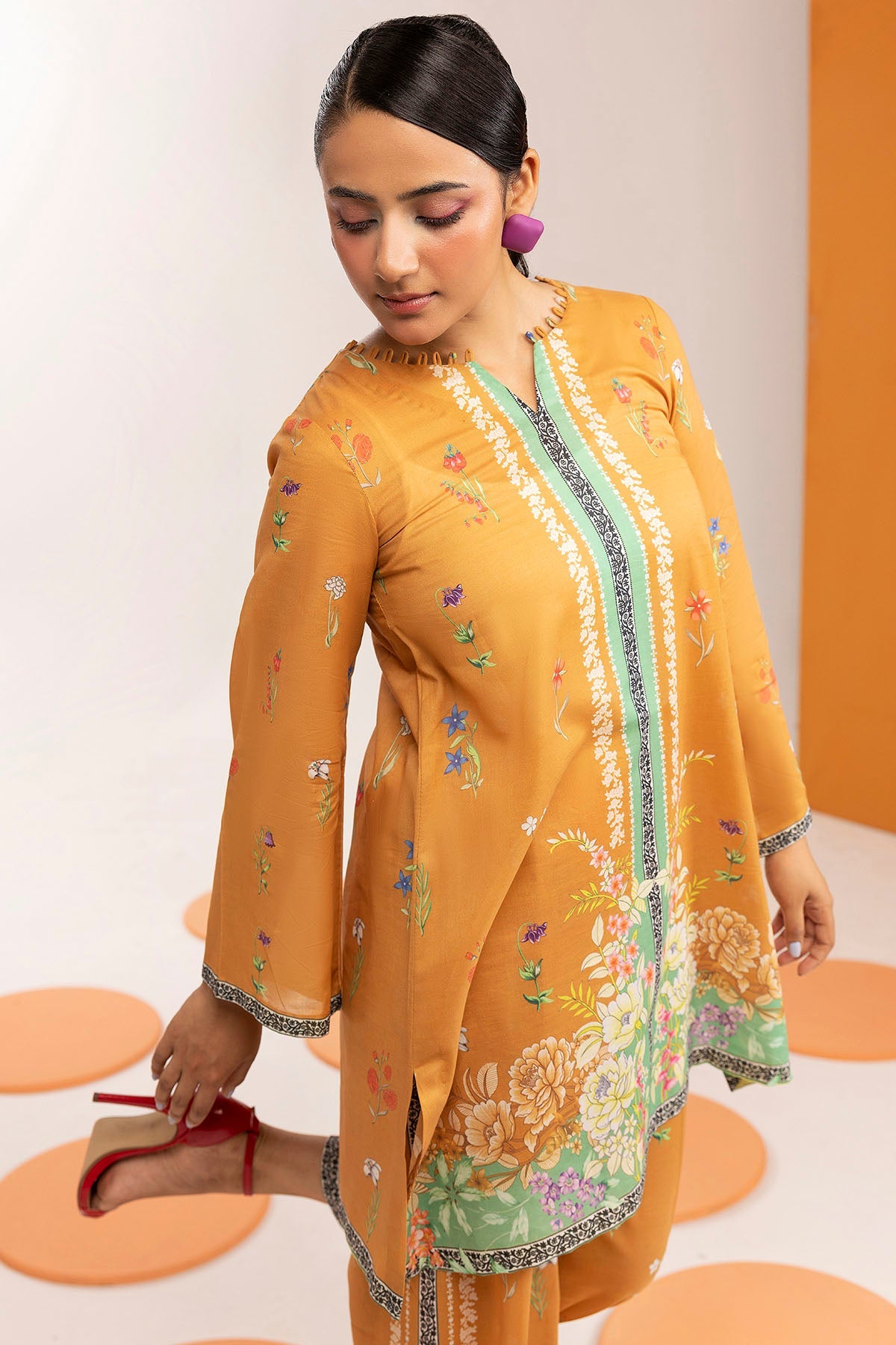 5623-ONYX DIGITAL PRINTED CAMBRIC STITCHED