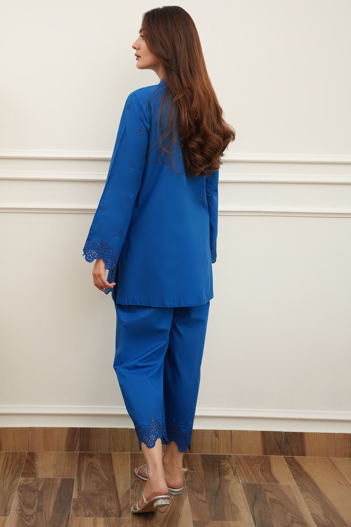 5665-CLEO EMBROIDERED CAMBRIC STITCHED