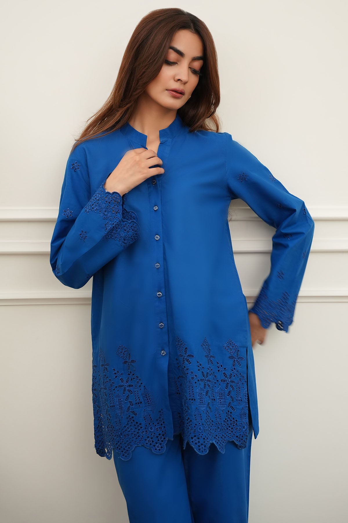 5665-CLEO EMBROIDERED CAMBRIC STITCHED