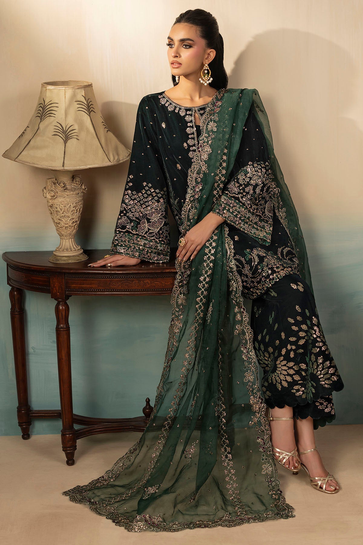 5666-AELLA EMBROIDERED VELVET STITCHED