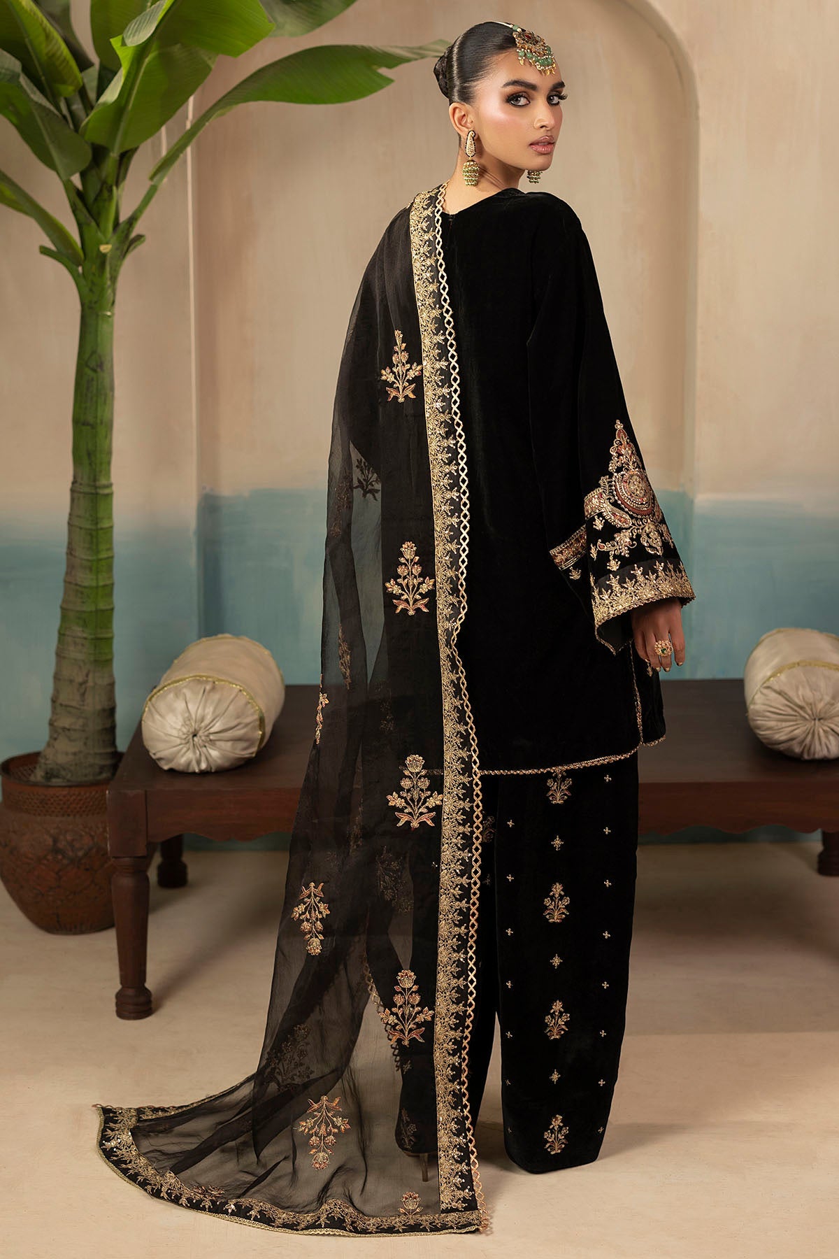 5674-MIRA EMBROIDERED VELVET STITCHED