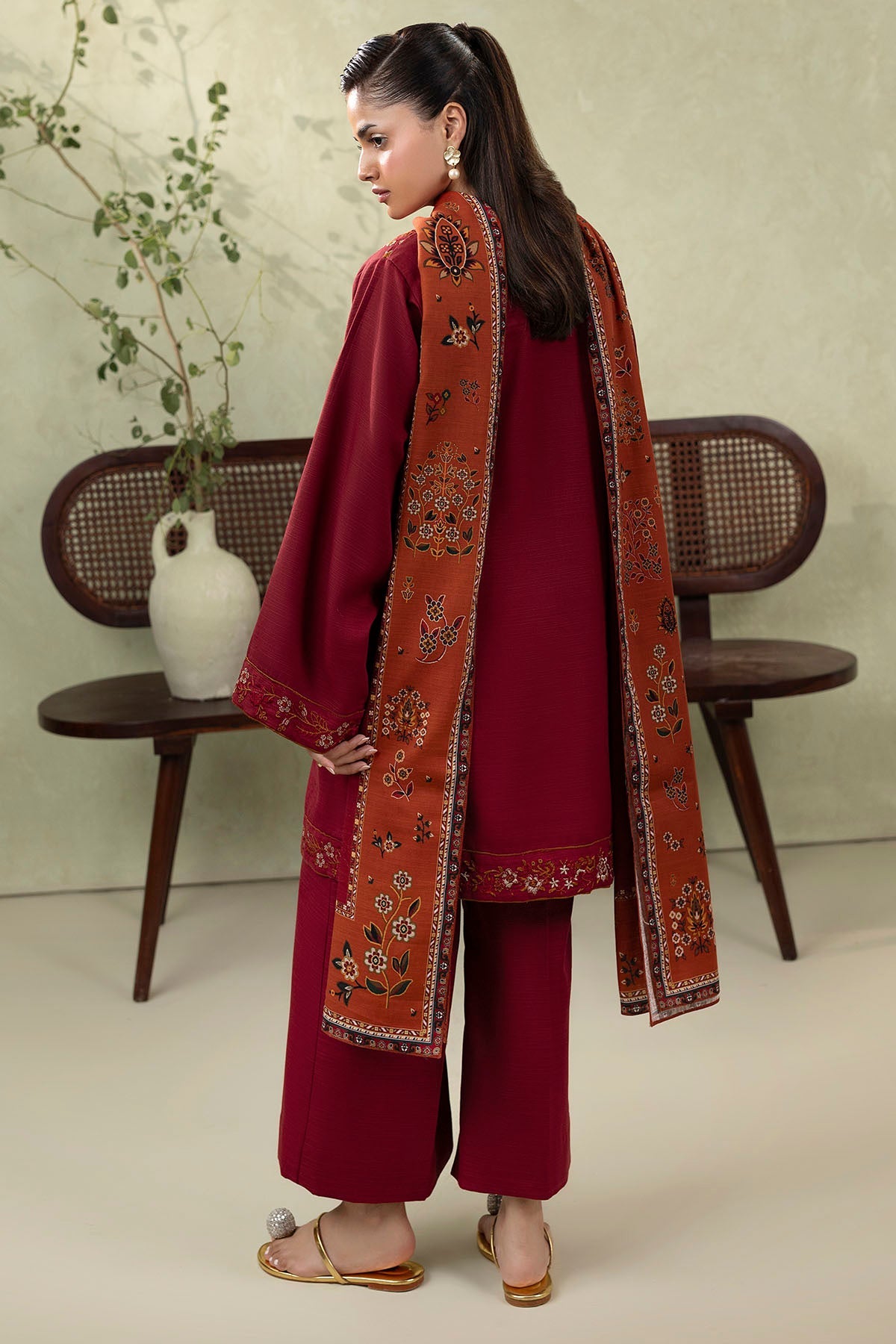 5686-ISIA EMBROIDERED KHADDAR UNSTITCHED