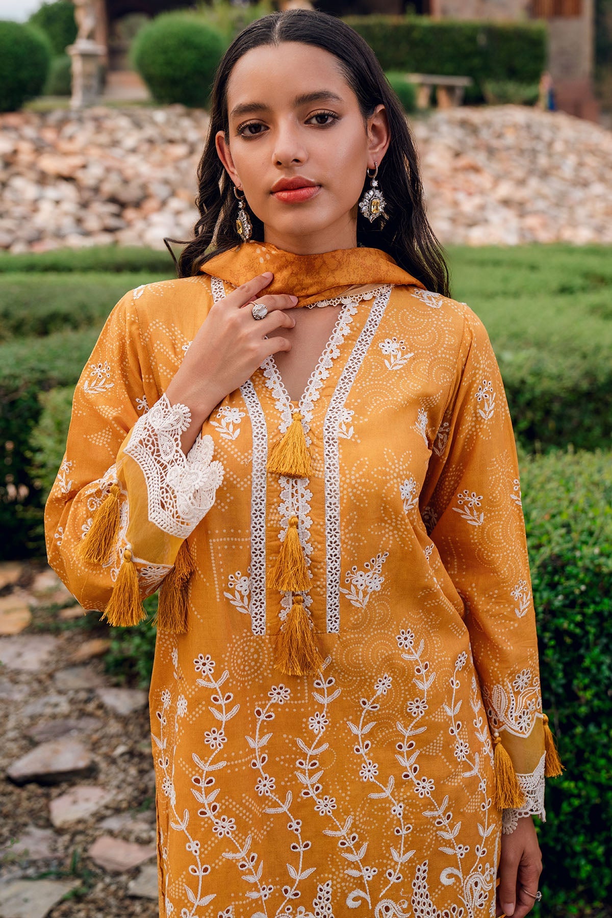 5735-LIMELIGHT EMBROIDERED LAWN UNSTITCHED