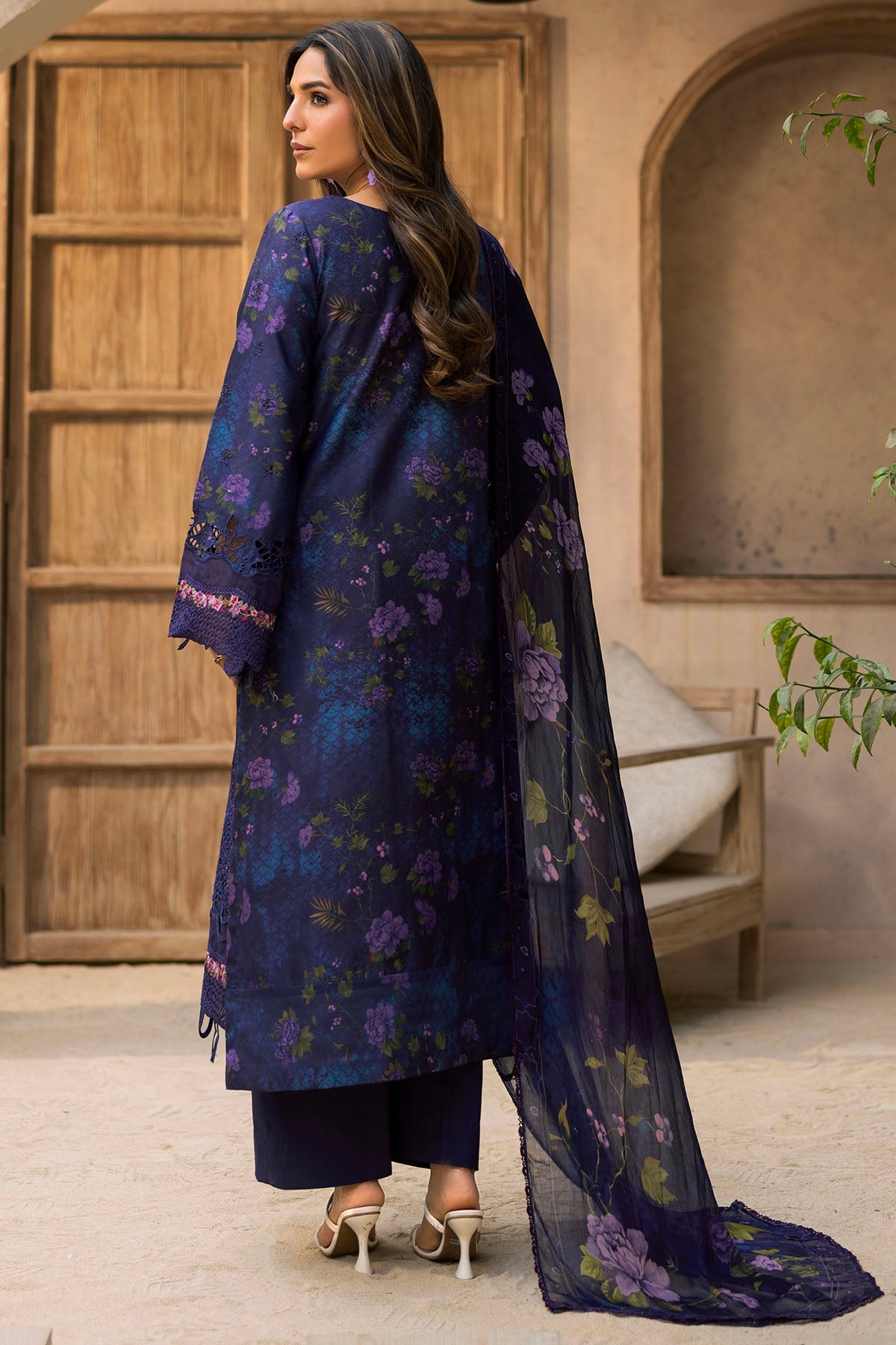 5736-MAJESTY EMBROIDERED LAWN STITCHED