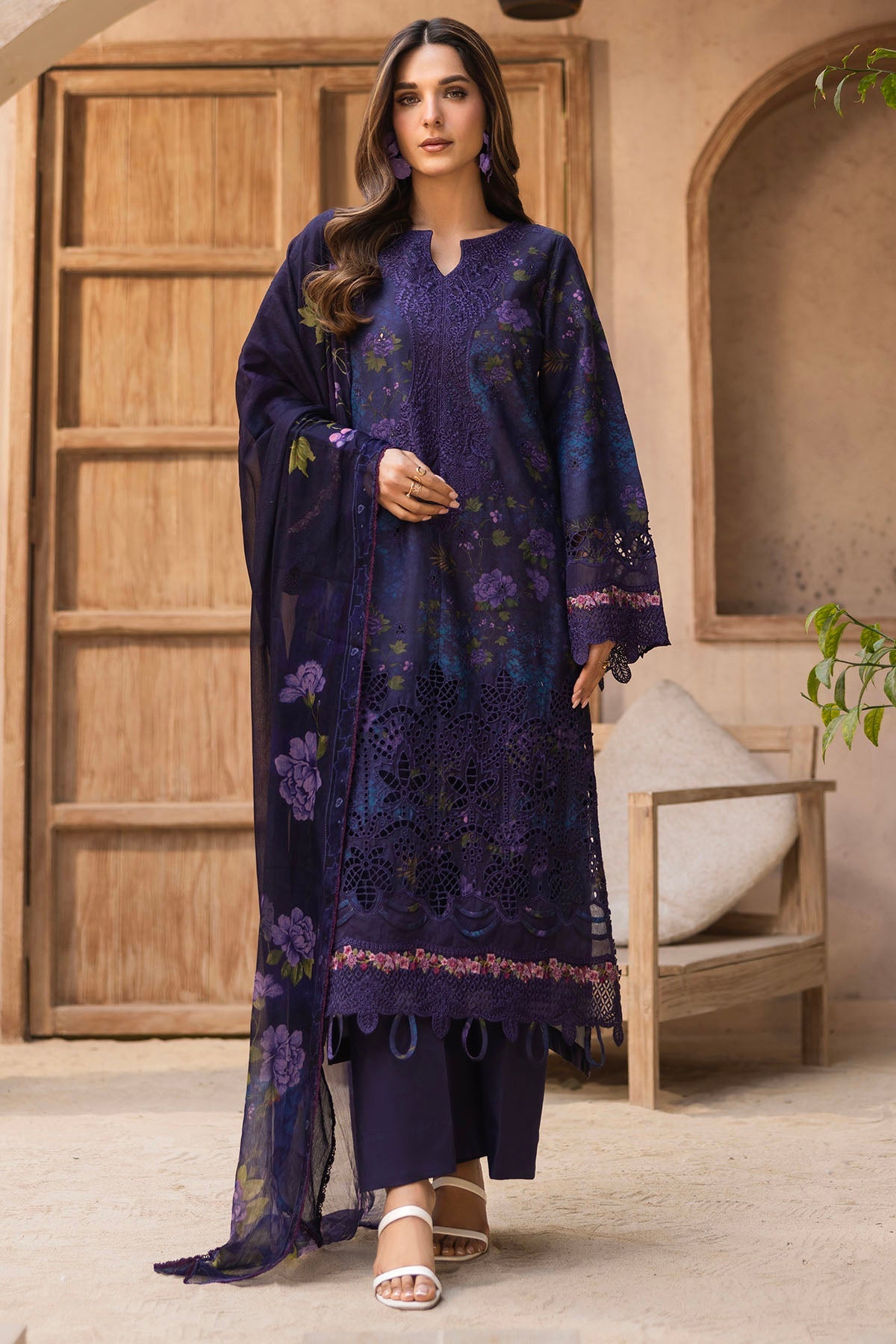 5736-MAJESTY EMBROIDERED LAWN STITCHED
