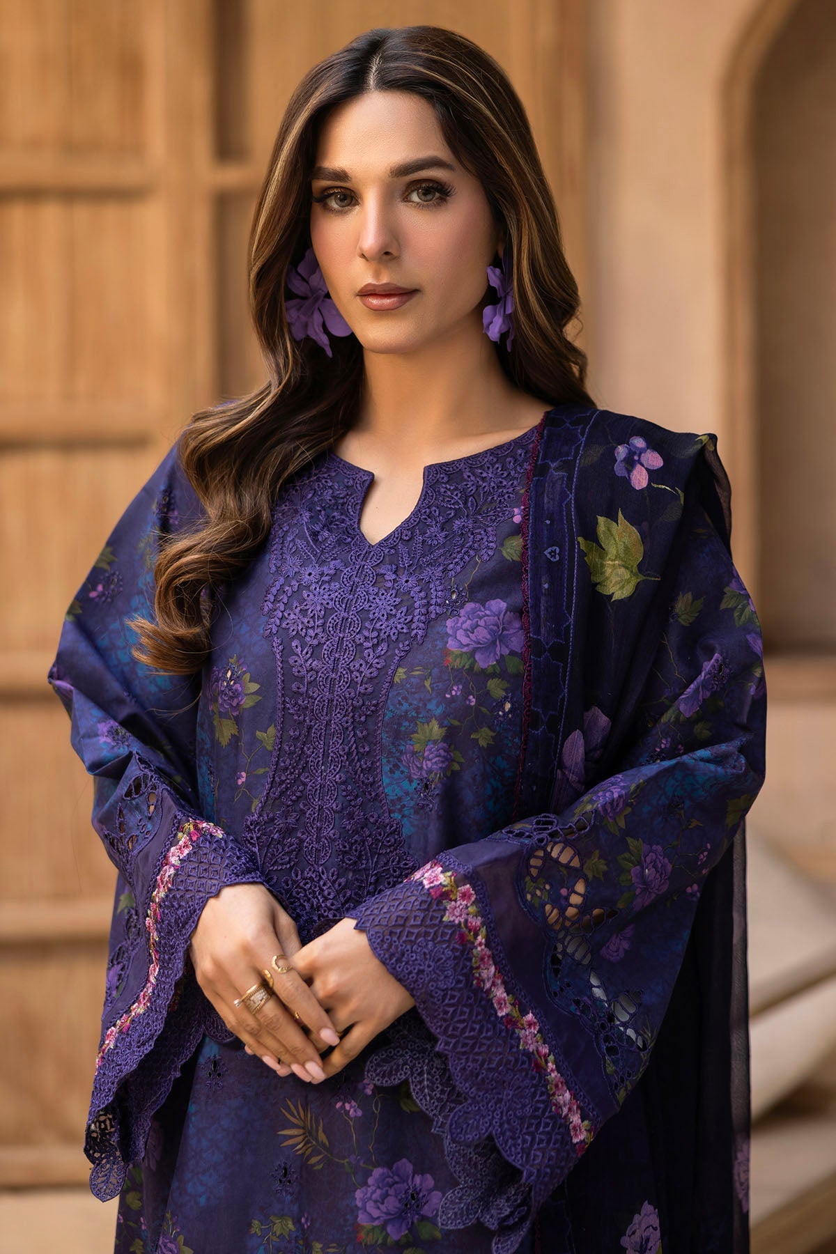 5736-MAJESTY EMBROIDERED LAWN STITCHED