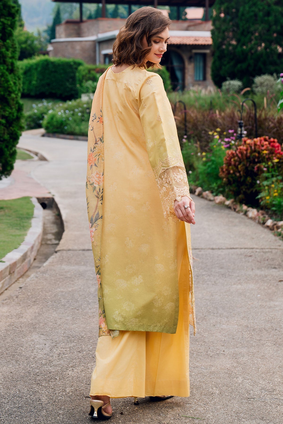 5818-REGALIA EMBROIDERED LAWN STITCHED