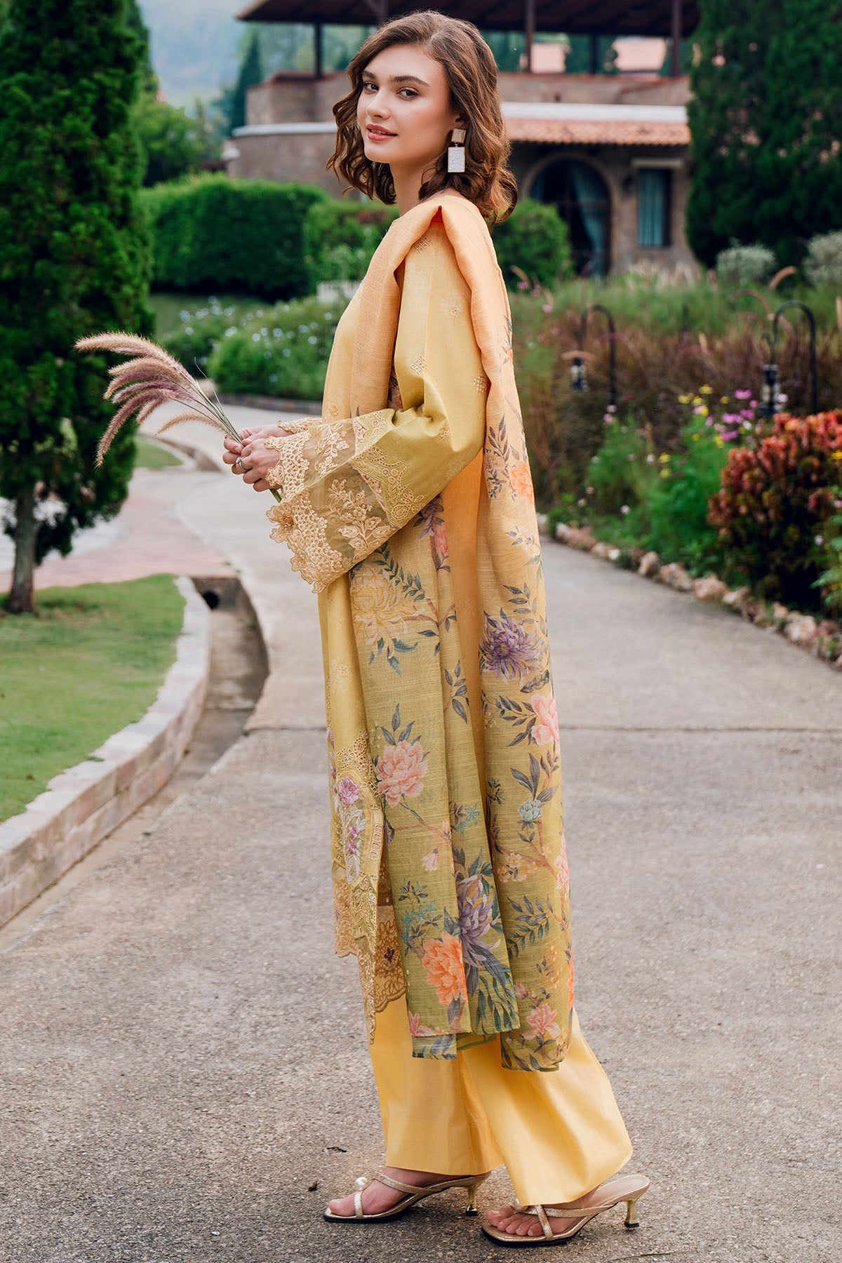 5818-REGALIA EMBROIDERED LAWN STITCHED