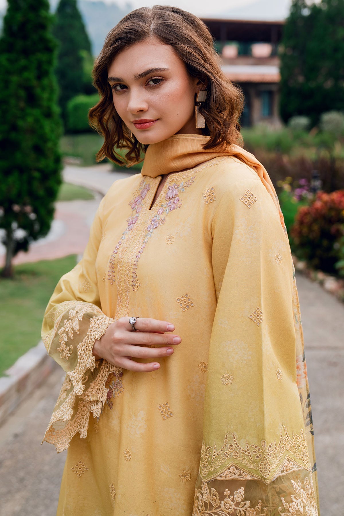 5818-REGALIA EMBROIDERED LAWN STITCHED