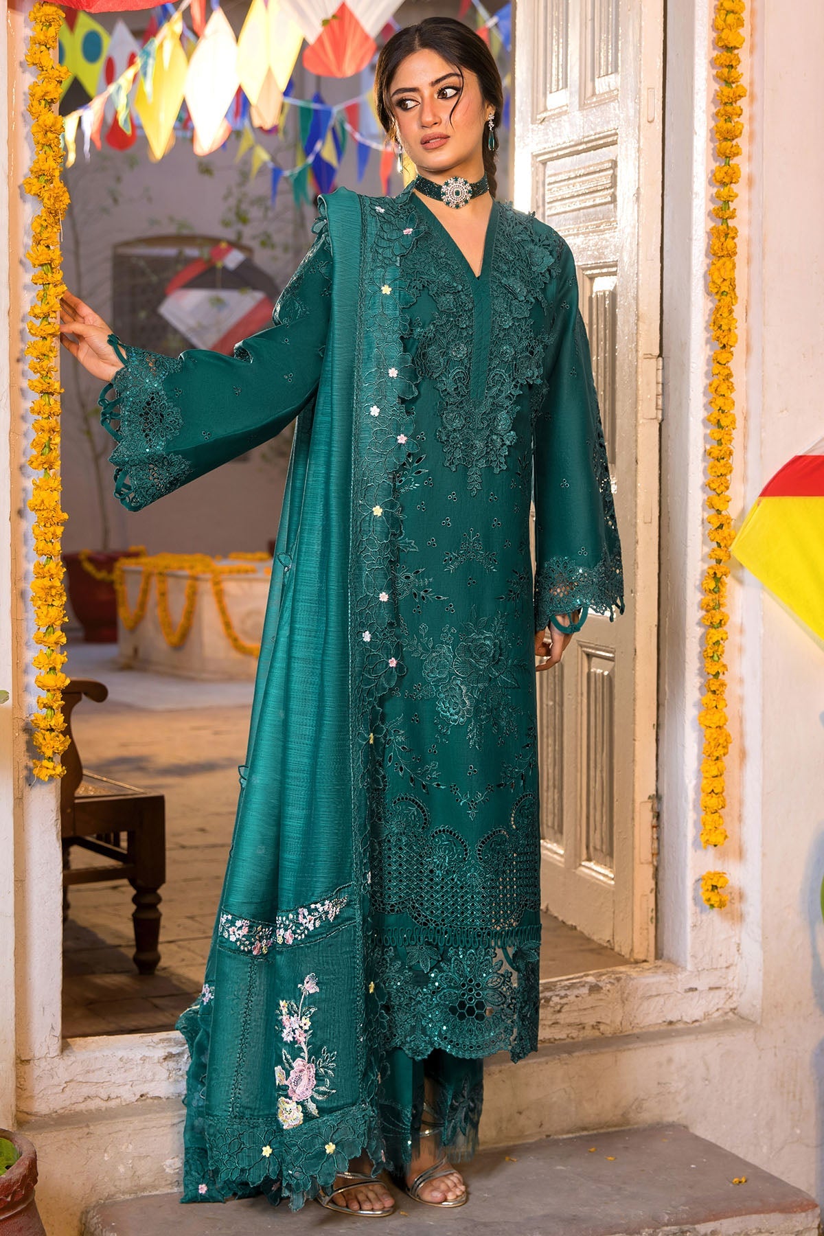 5926-HUES EMBROIDERED LAWN STITCHED