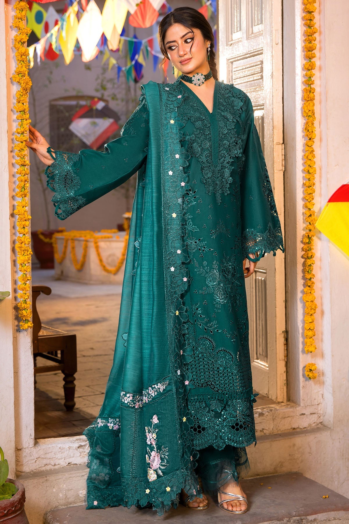5926-HUES EMBROIDERED LAWN STITCHED