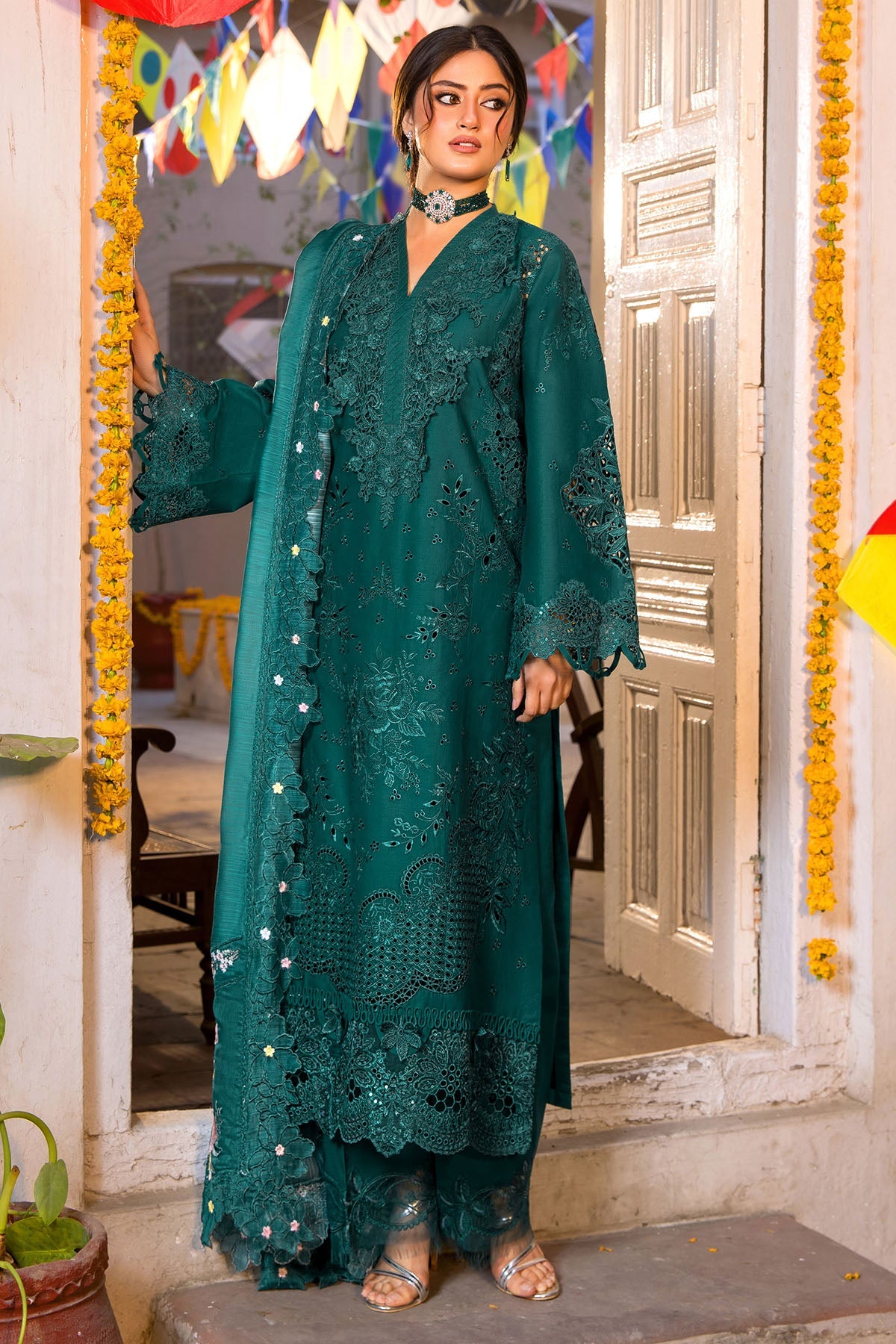 5926-HUES EMBROIDERED LAWN STITCHED