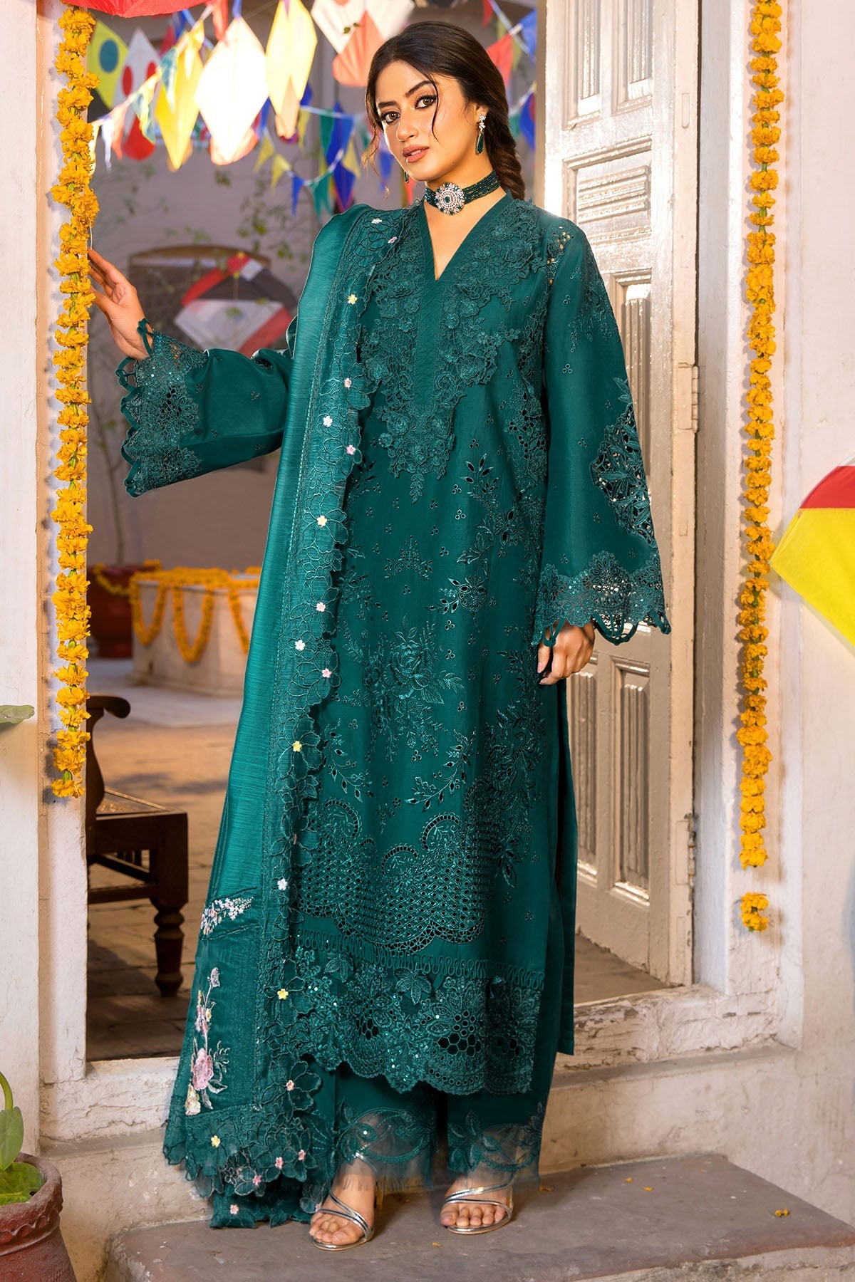 5926-HUES EMBROIDERED LAWN STITCHED