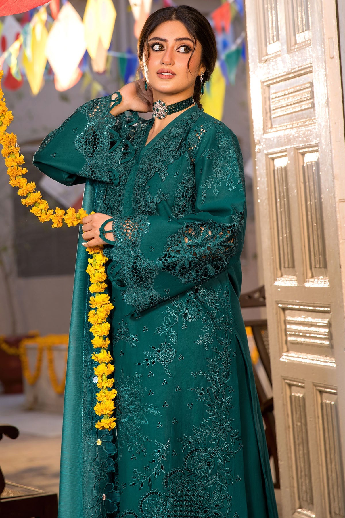 5926-HUES EMBROIDERED LAWN STITCHED
