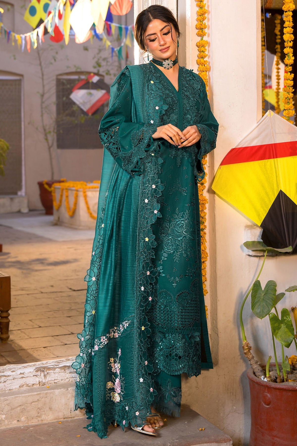5926-HUES EMBROIDERED LAWN STITCHED