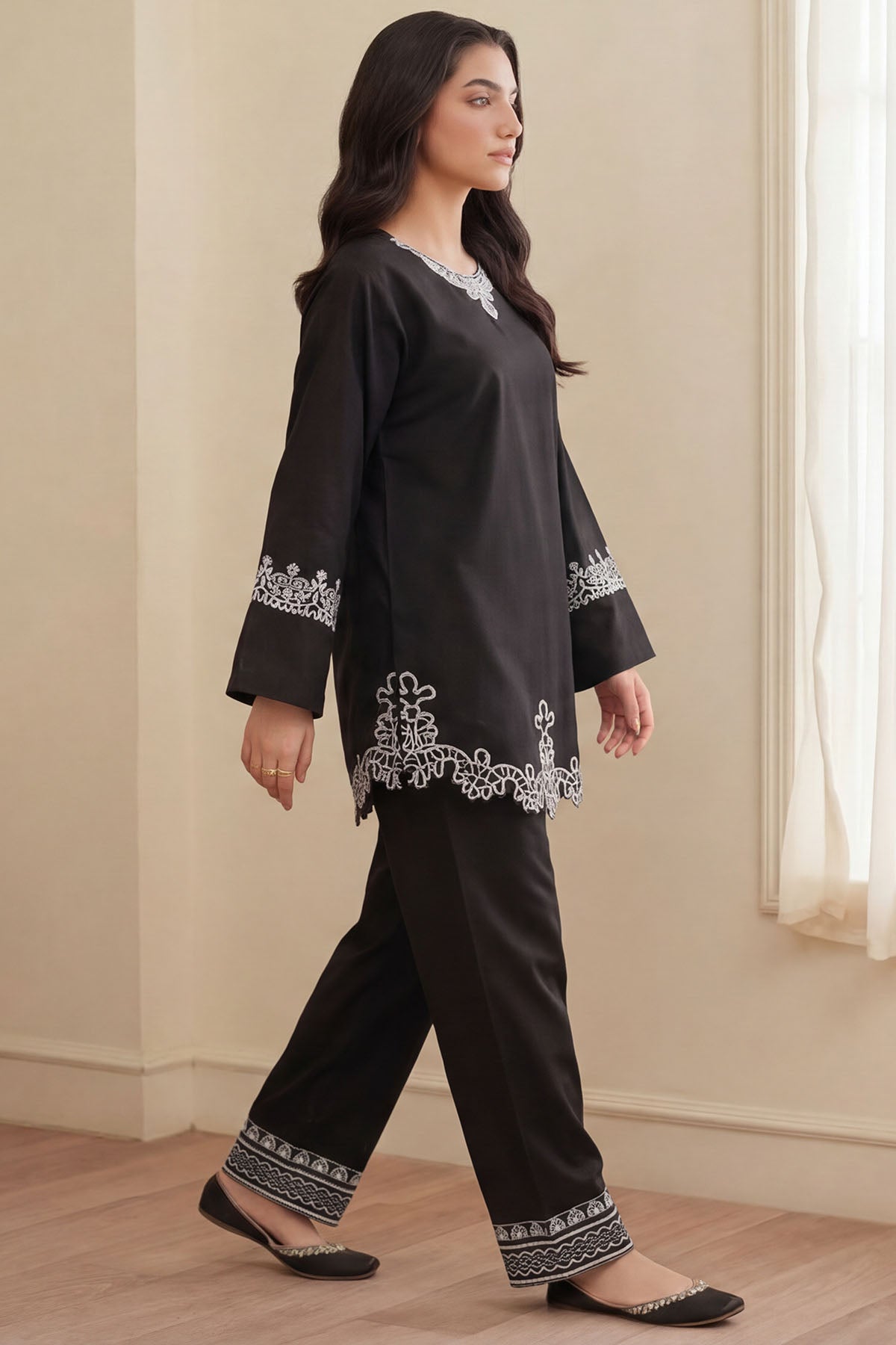 5942-SOPHIE EMBROIDERED CAMBRIC STITCHED