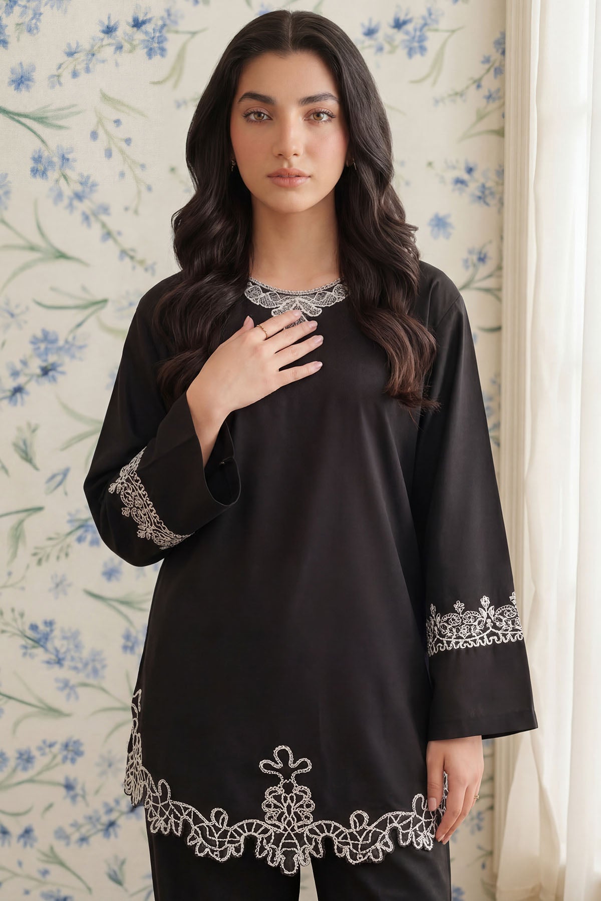 5942-SOPHIE EMBROIDERED CAMBRIC STITCHED