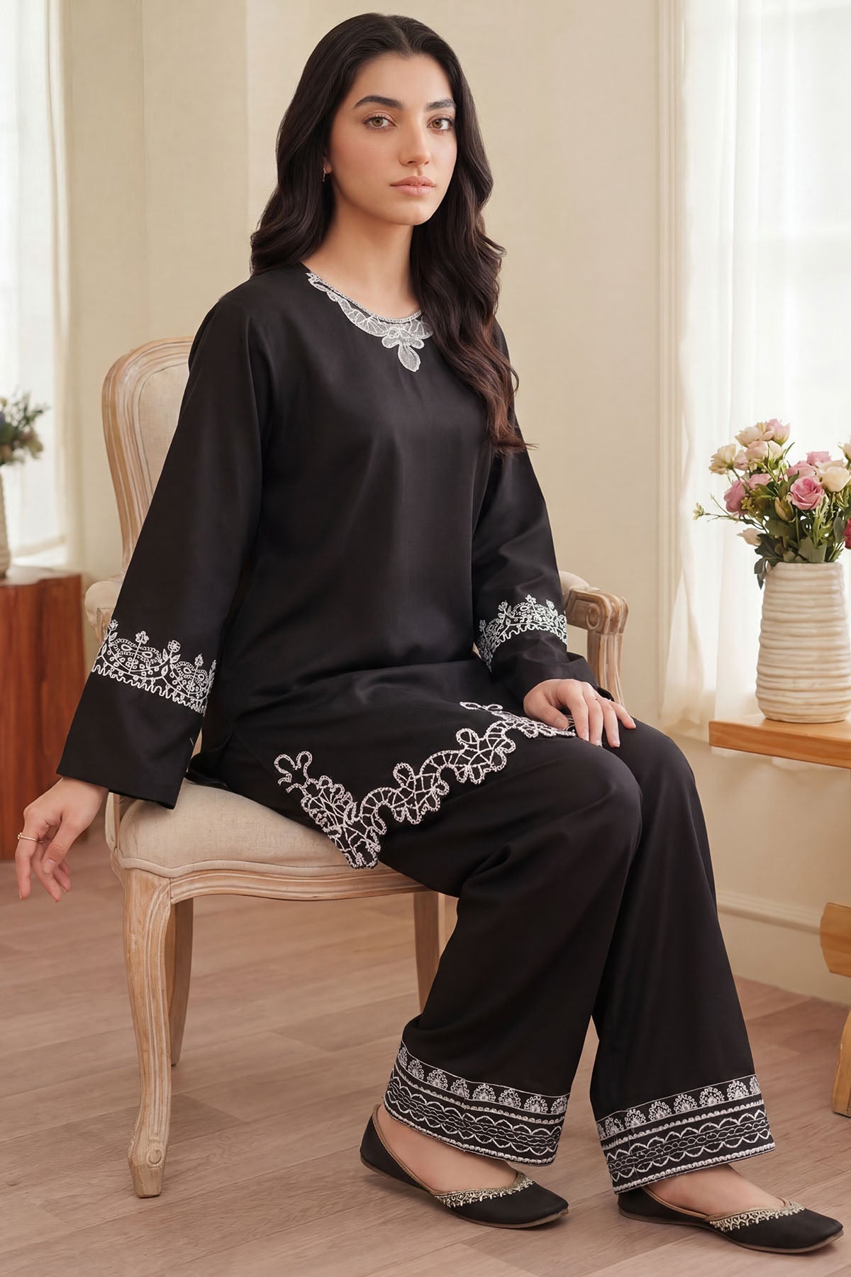 5942-SOPHIE EMBROIDERED CAMBRIC STITCHED