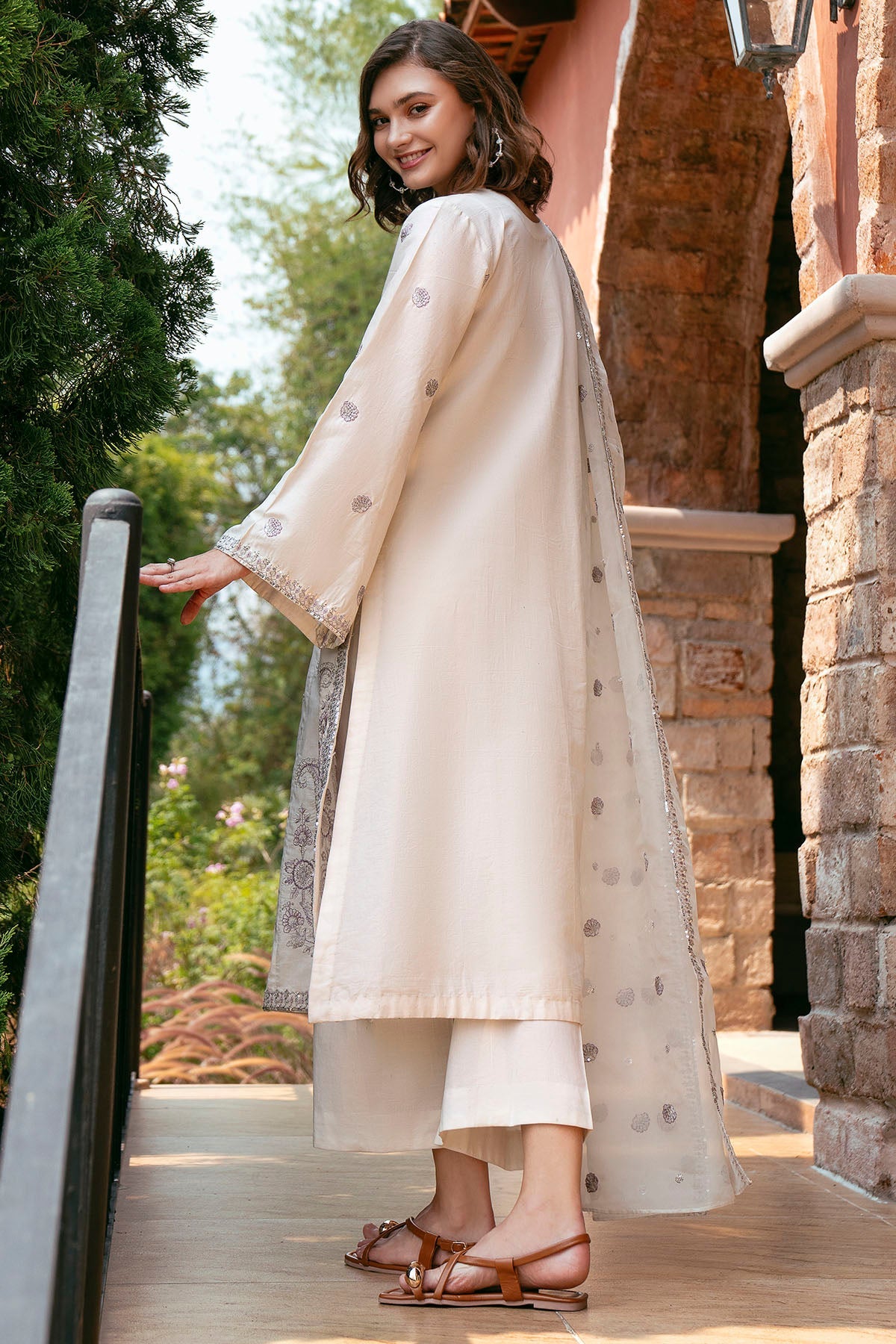 5993-CEDRO EMBROIDERED LAWN STITCHED