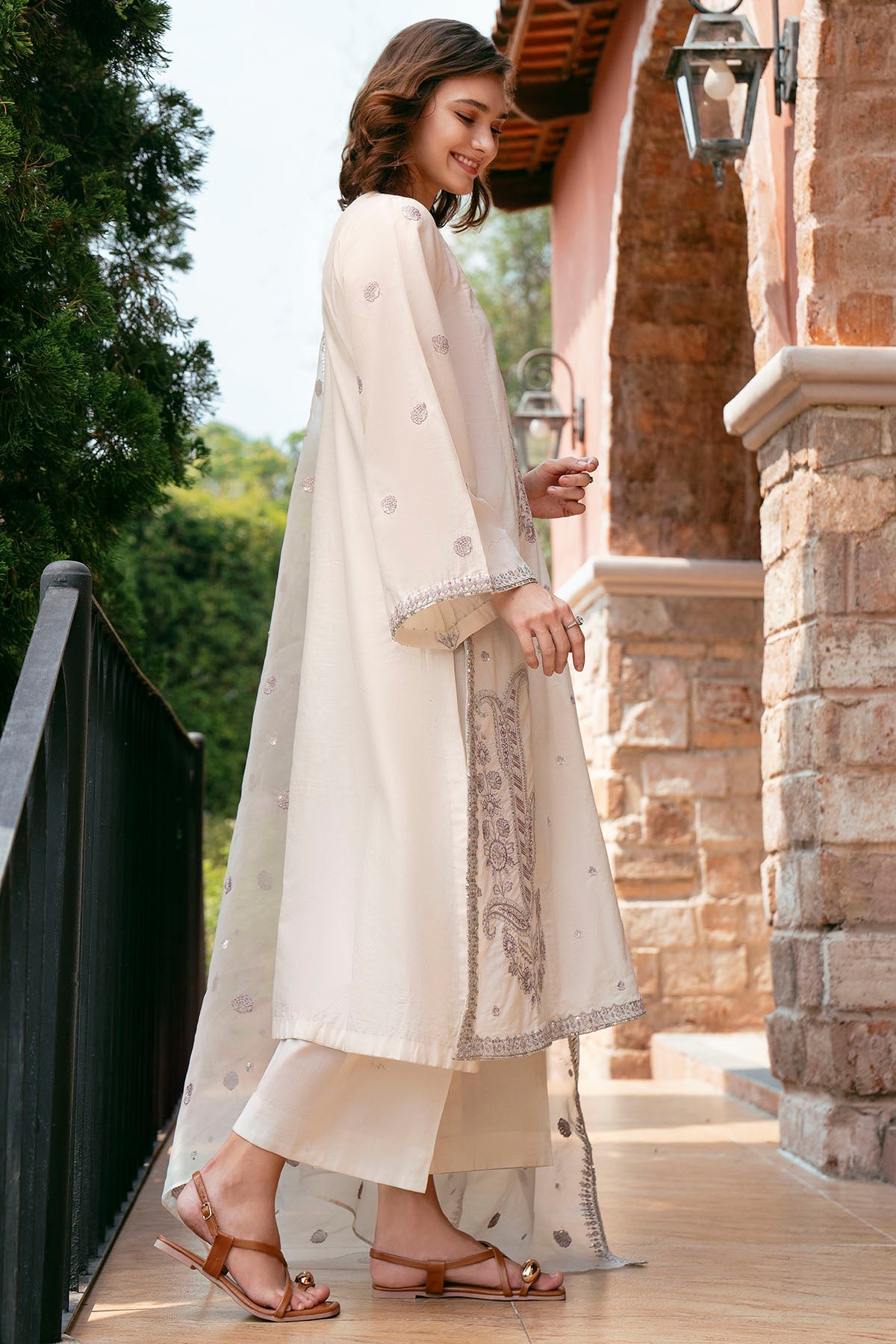 5993-CEDRO EMBROIDERED LAWN STITCHED