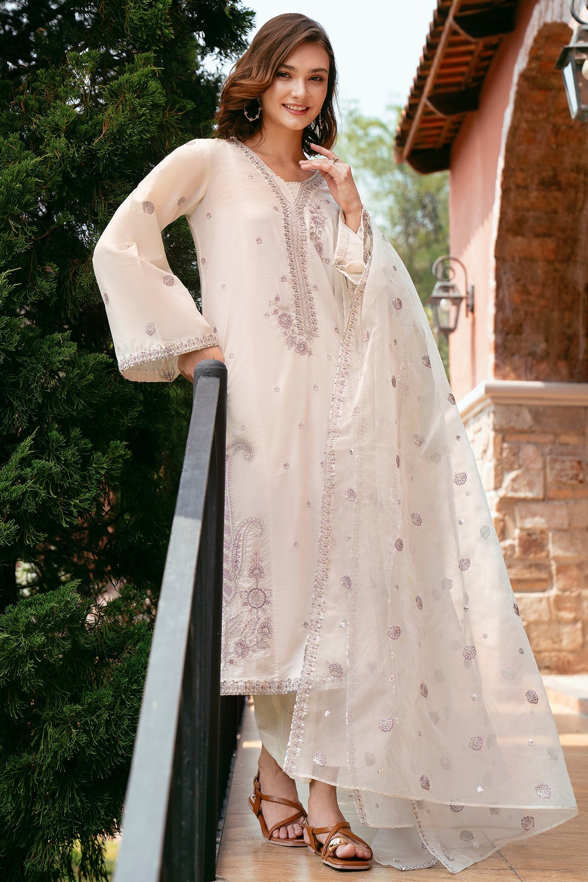 5993-CEDRO EMBROIDERED LAWN STITCHED