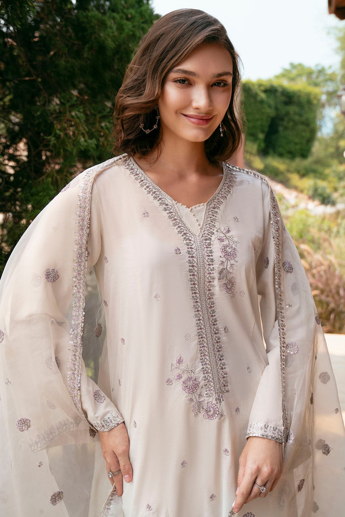 5993-CEDRO EMBROIDERED LAWN STITCHED