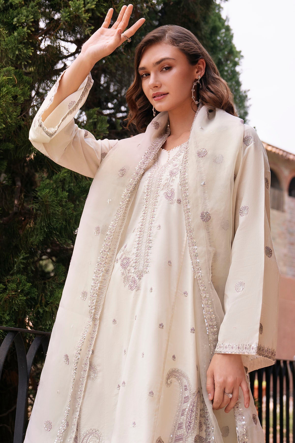 5993-CEDRO EMBROIDERED LAWN STITCHED