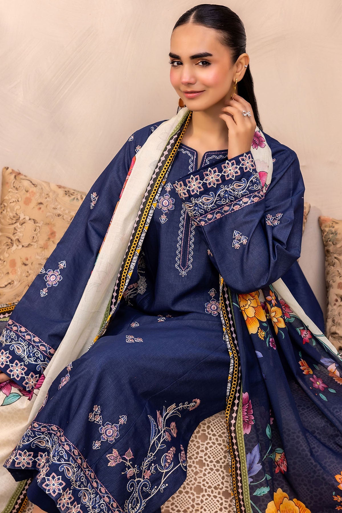 6037-ZOOHI EMBROIDERED LAWN STITCHED