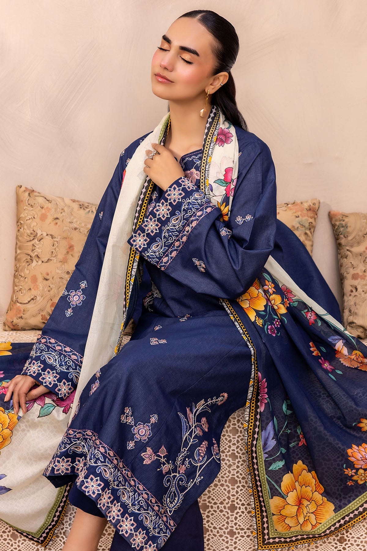 6037-ZOOHI EMBROIDERED LAWN STITCHED