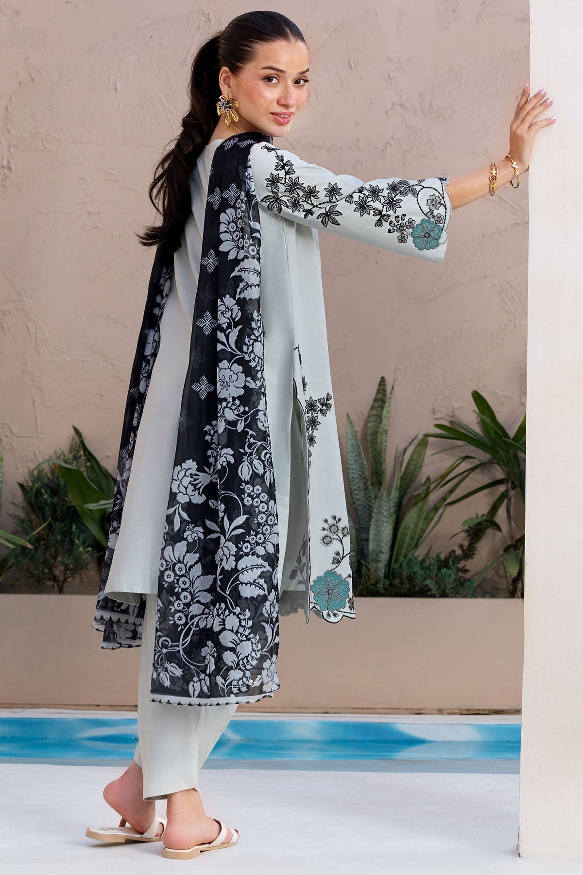6067-GEORGIA EMBROIDERED LAWN STITCHED