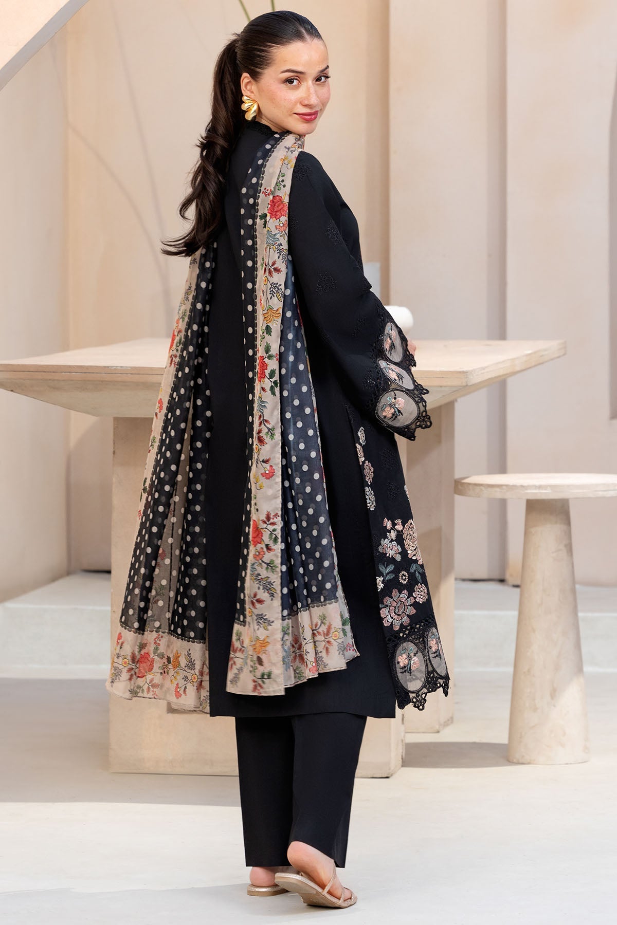 6069-NOVA EMBROIDERED LAWN STITCHED