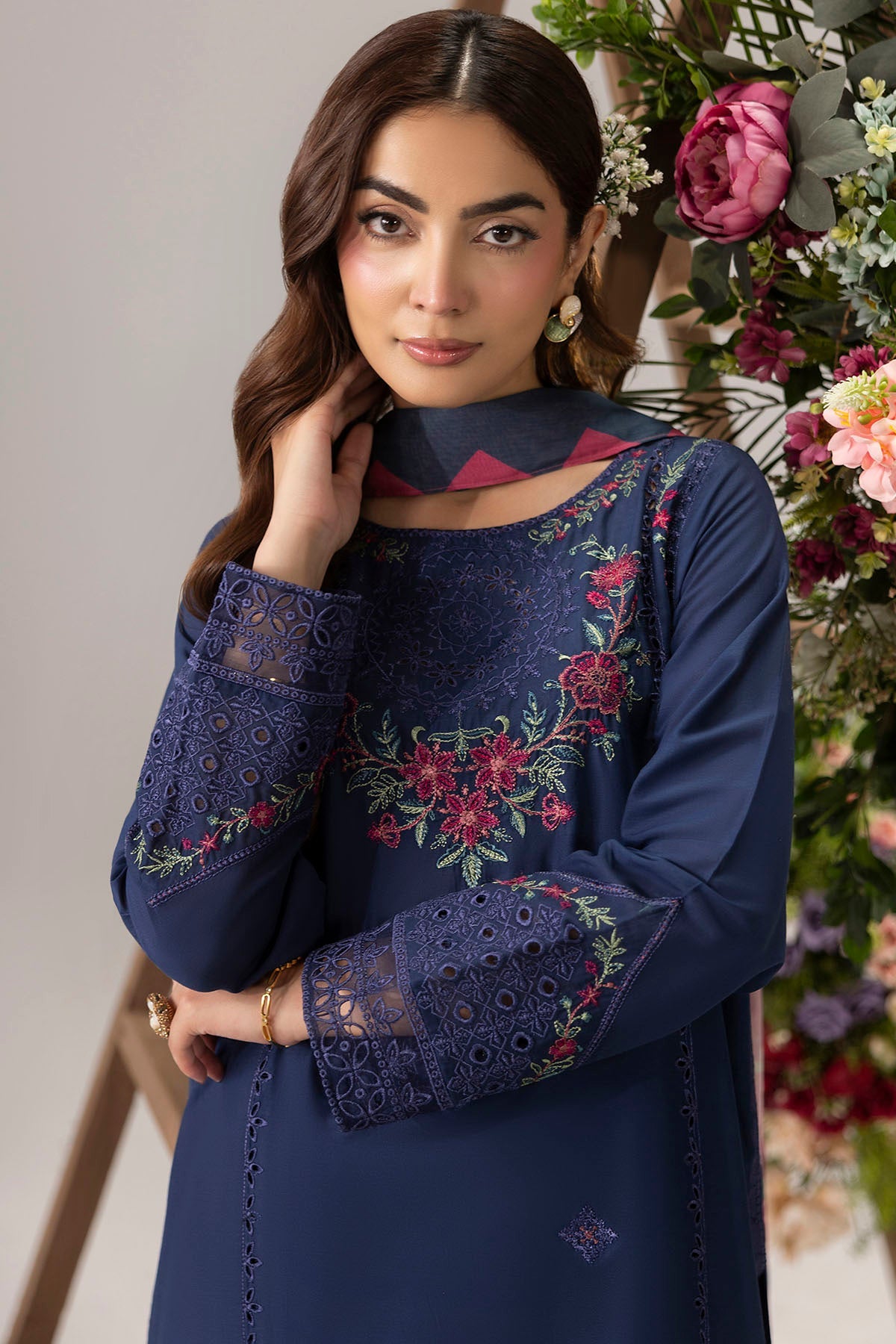 6109-QUINCES EMBROIDERED LAWN STITCHED