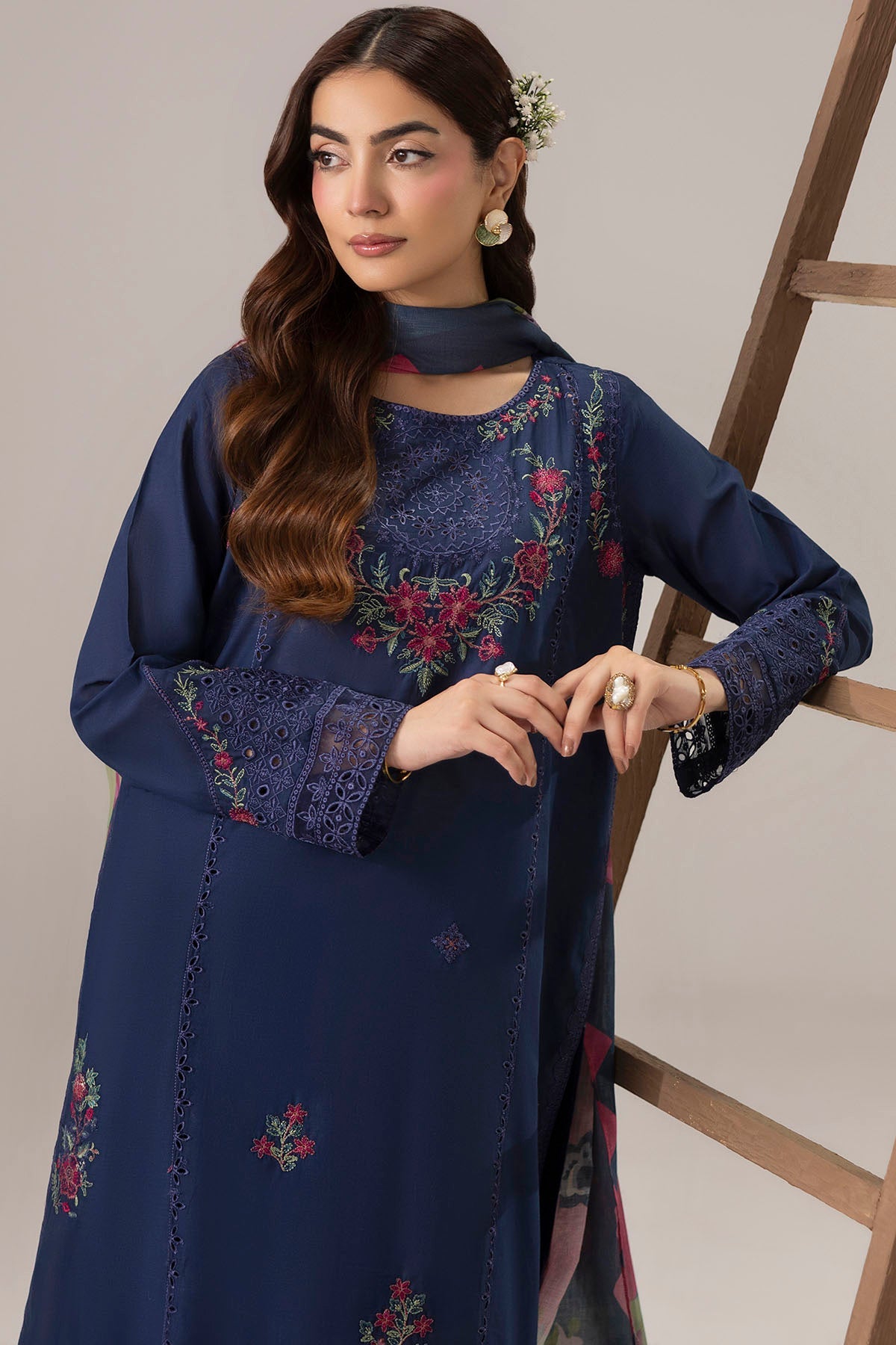 6109-QUINCES EMBROIDERED LAWN STITCHED