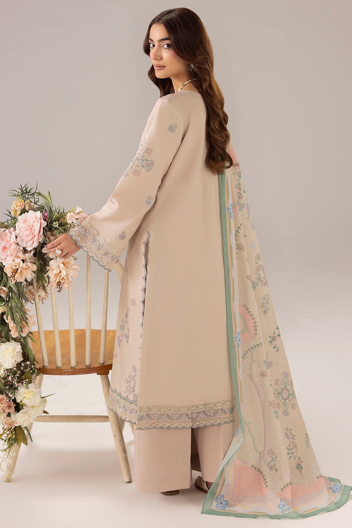 6111-POMPELMO EMBROIDERED LAWN STITCHED