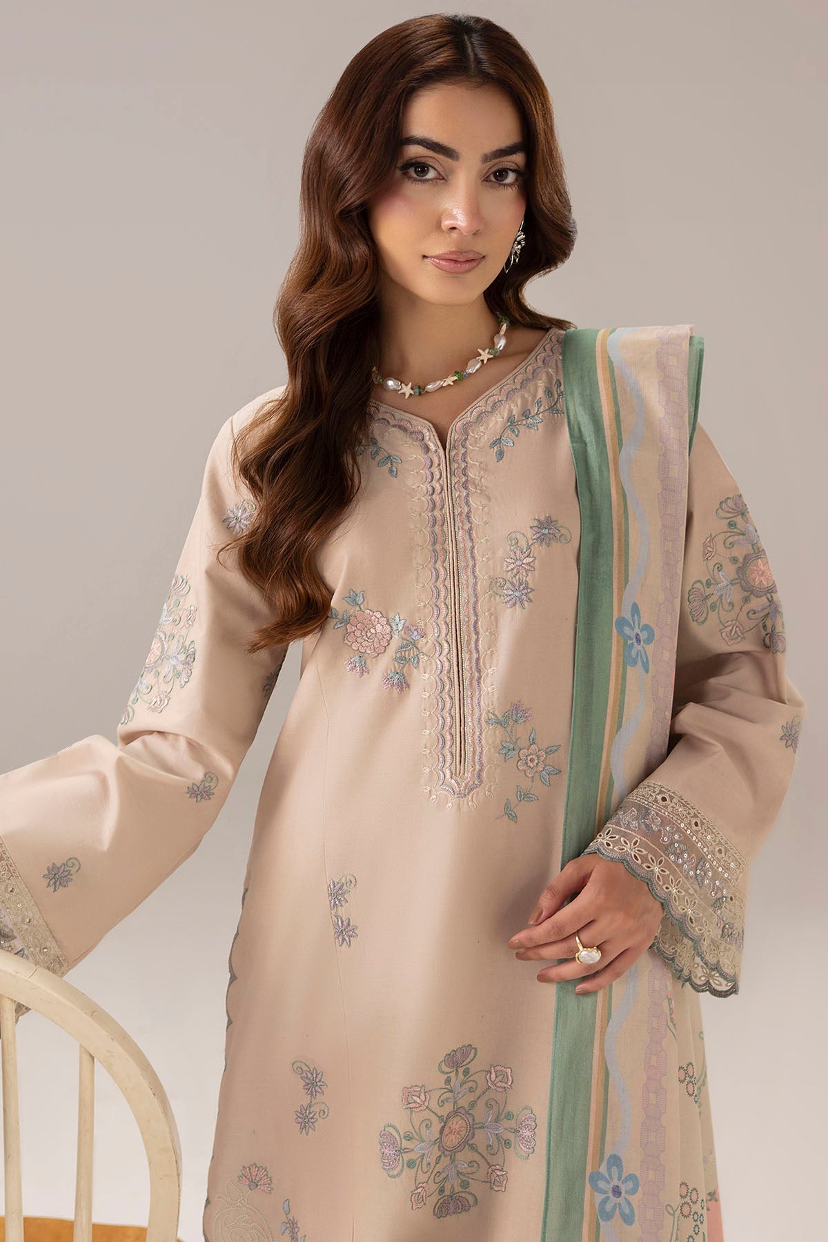 6111-POMPELMO EMBROIDERED LAWN STITCHED