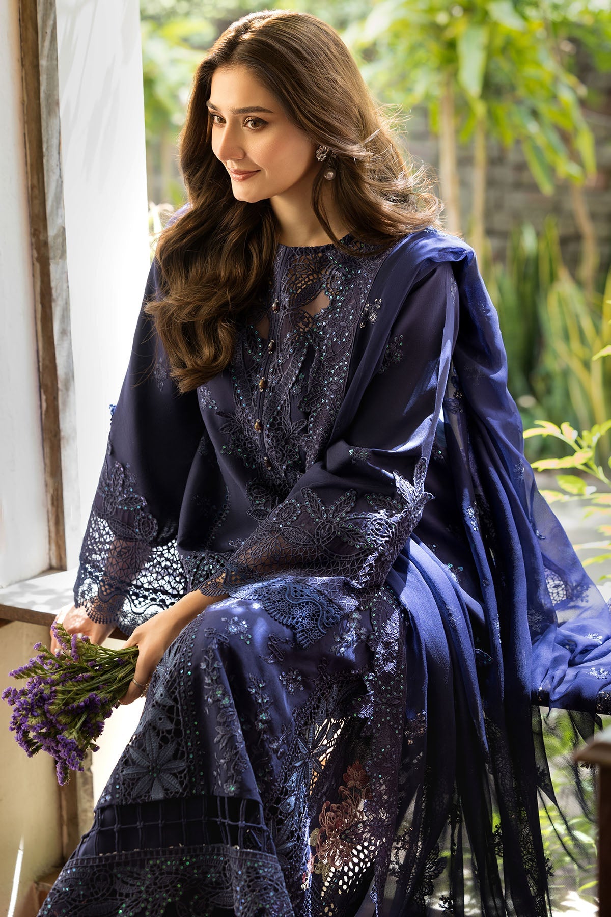 6115-CAMPANIA EMBROIDERED LAWN STITCHED