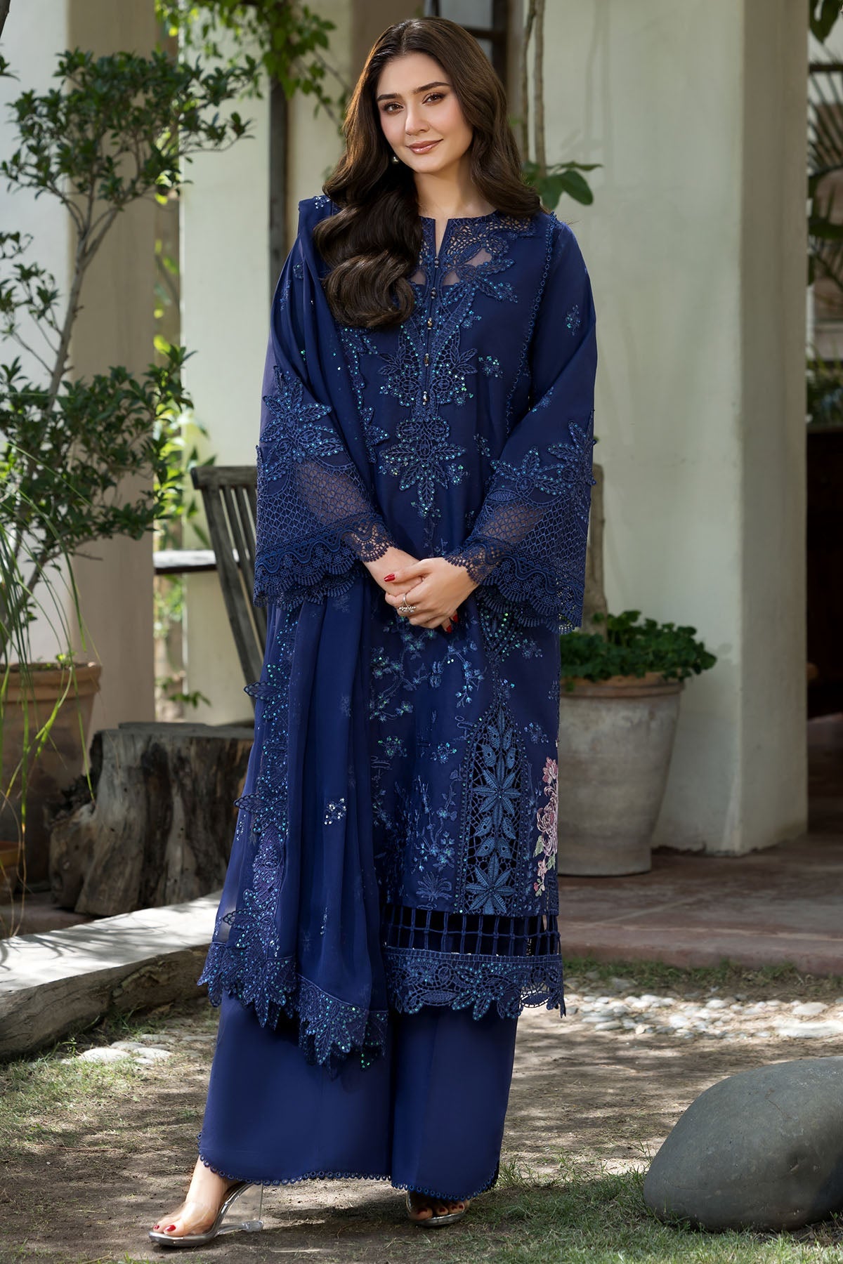 6115-CAMPANIA EMBROIDERED LAWN STITCHED