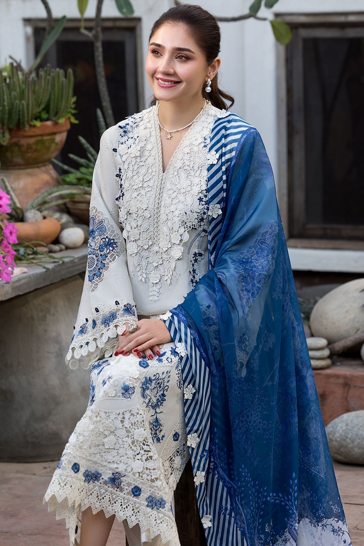 6118-LIGRIA EMBROIDERED LAWN STITCHED