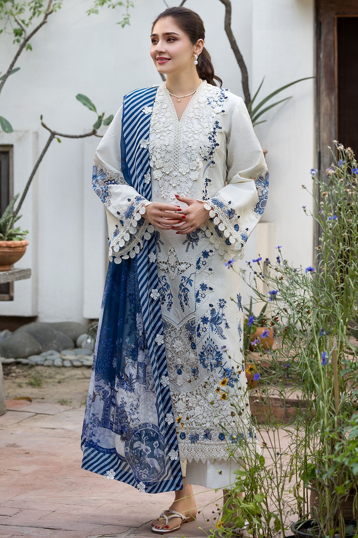 6118-LIGRIA EMBROIDERED LAWN UNSTITCHED