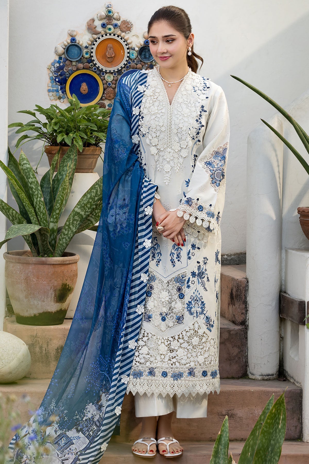 6118-LIGRIA EMBROIDERED LAWN UNSTITCHED