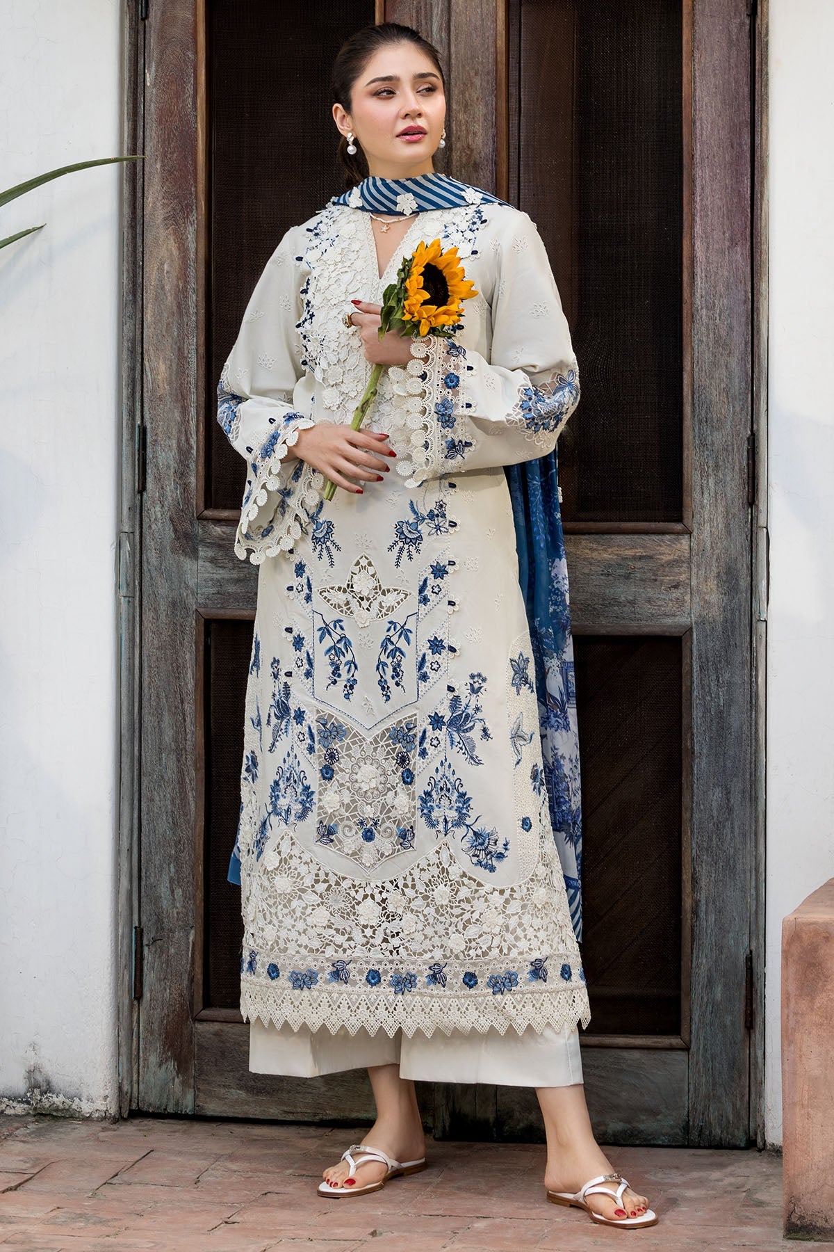 6118-LIGRIA EMBROIDERED LAWN UNSTITCHED