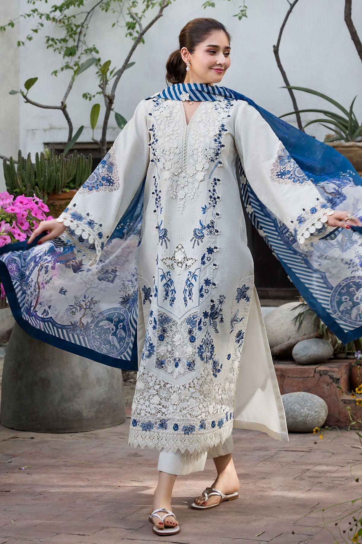 6118-LIGRIA EMBROIDERED LAWN STITCHED