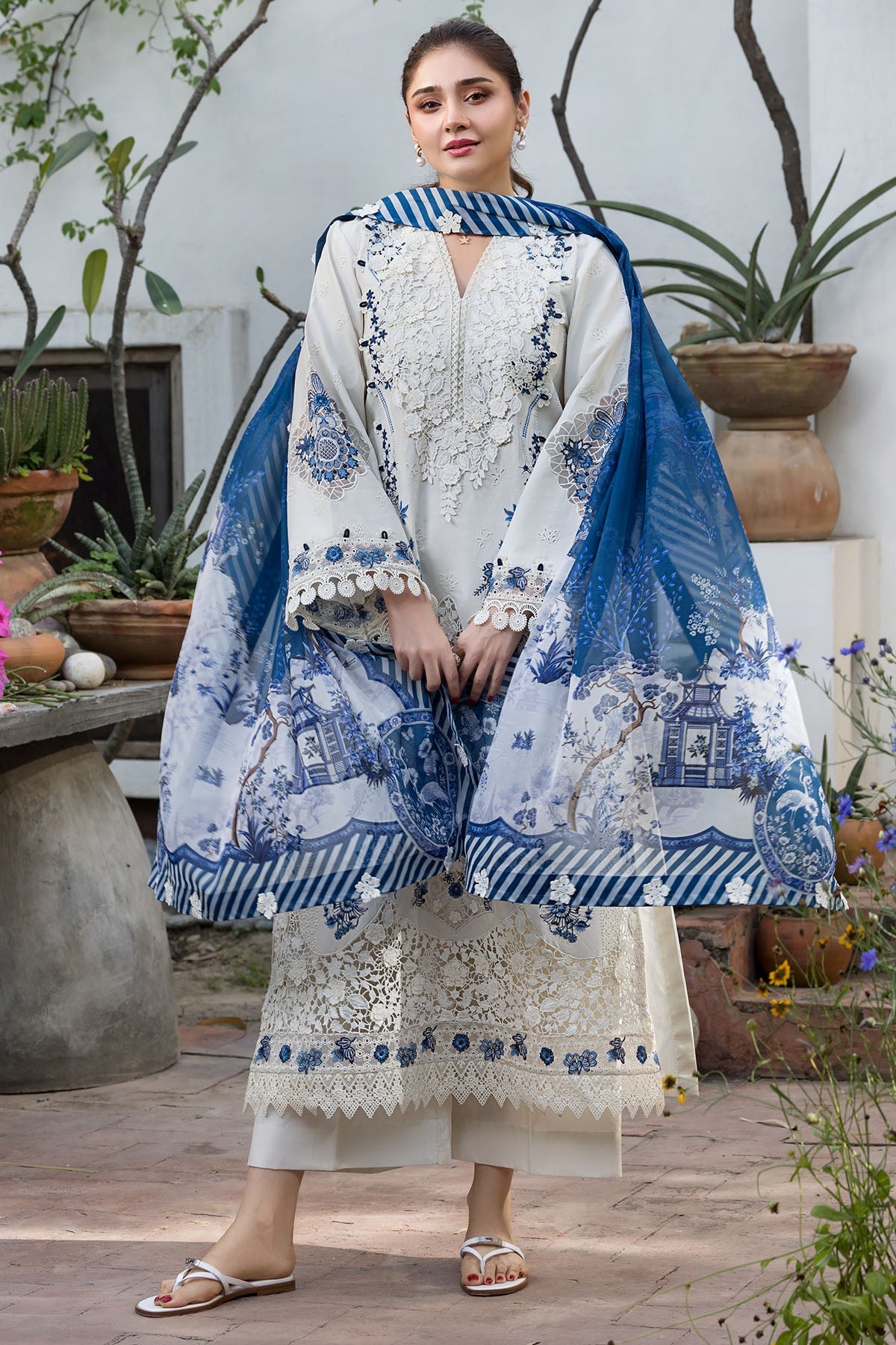 6118-LIGRIA EMBROIDERED LAWN UNSTITCHED