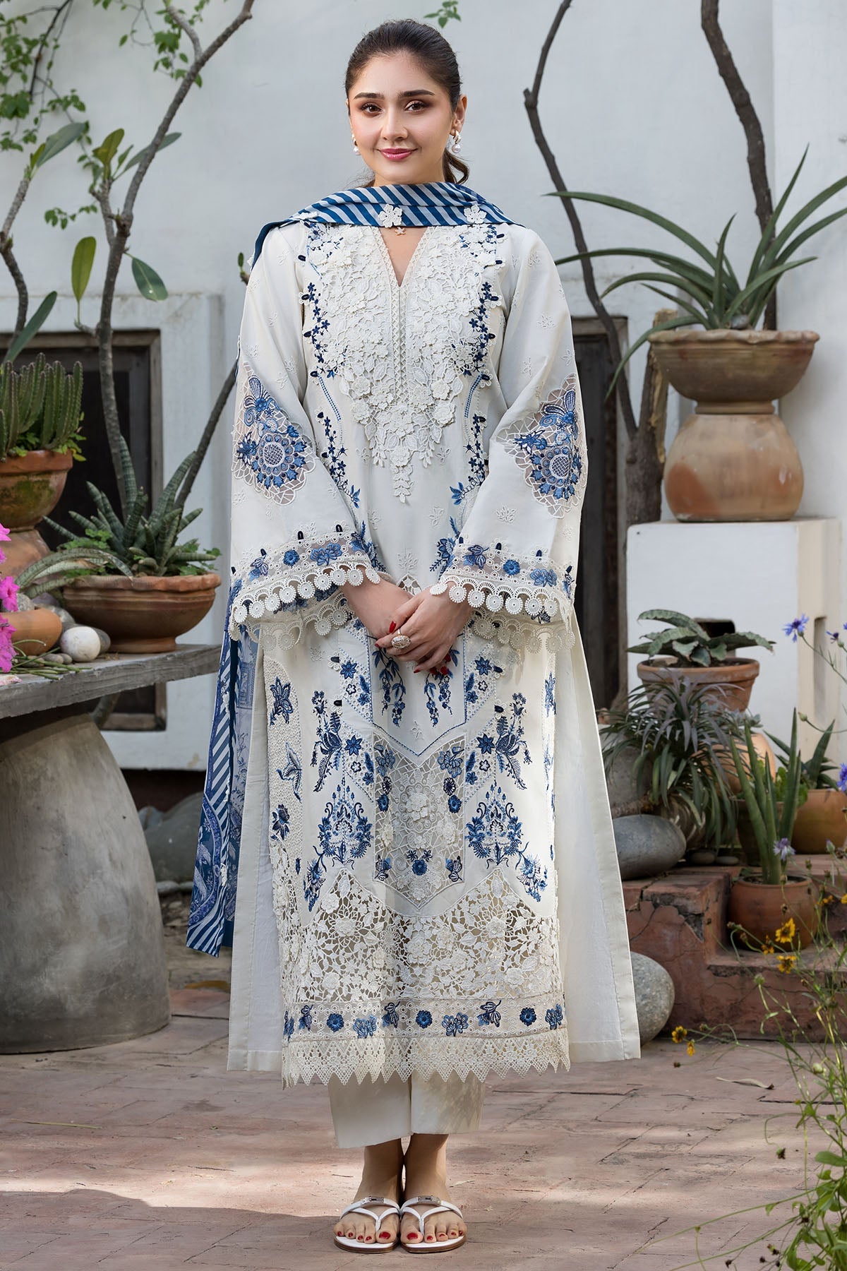 6118-LIGRIA EMBROIDERED LAWN UNSTITCHED
