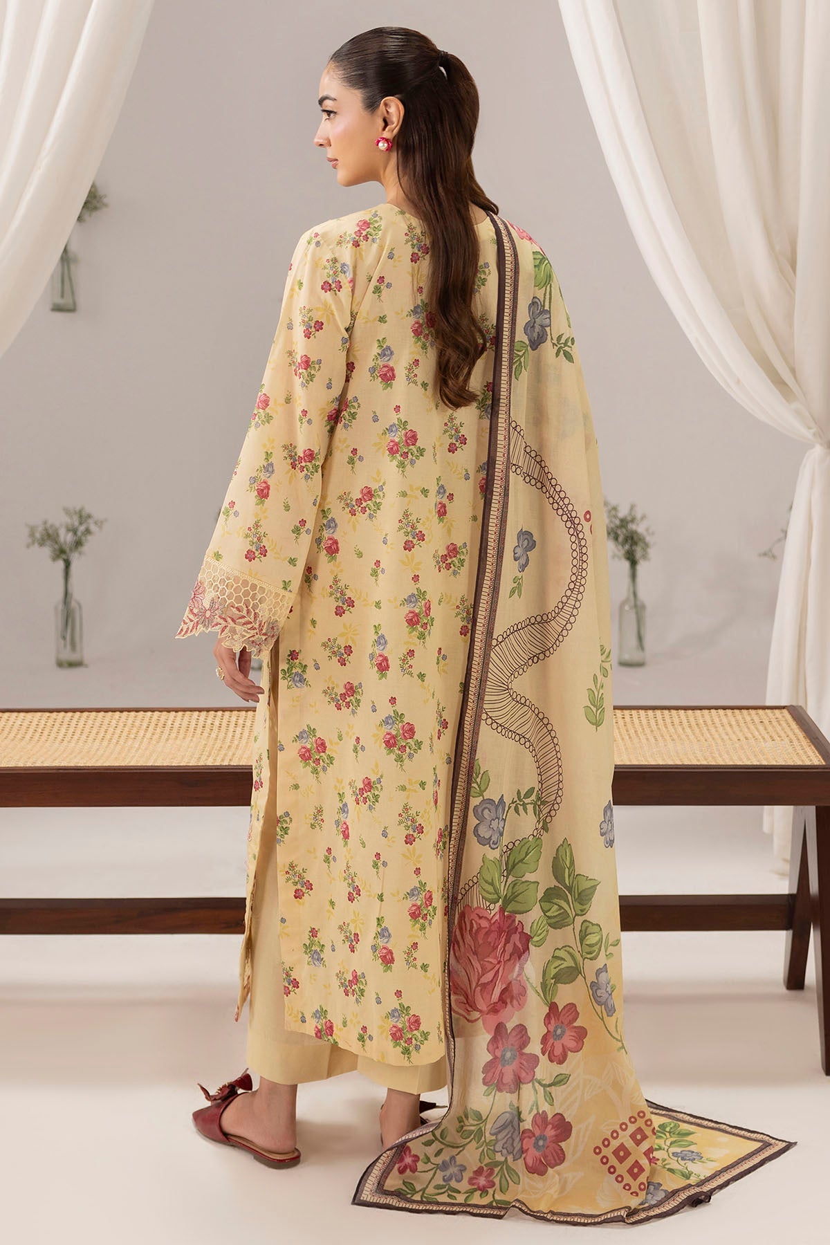 6137-LYLA EMBROIDERED LAWN STITCHED