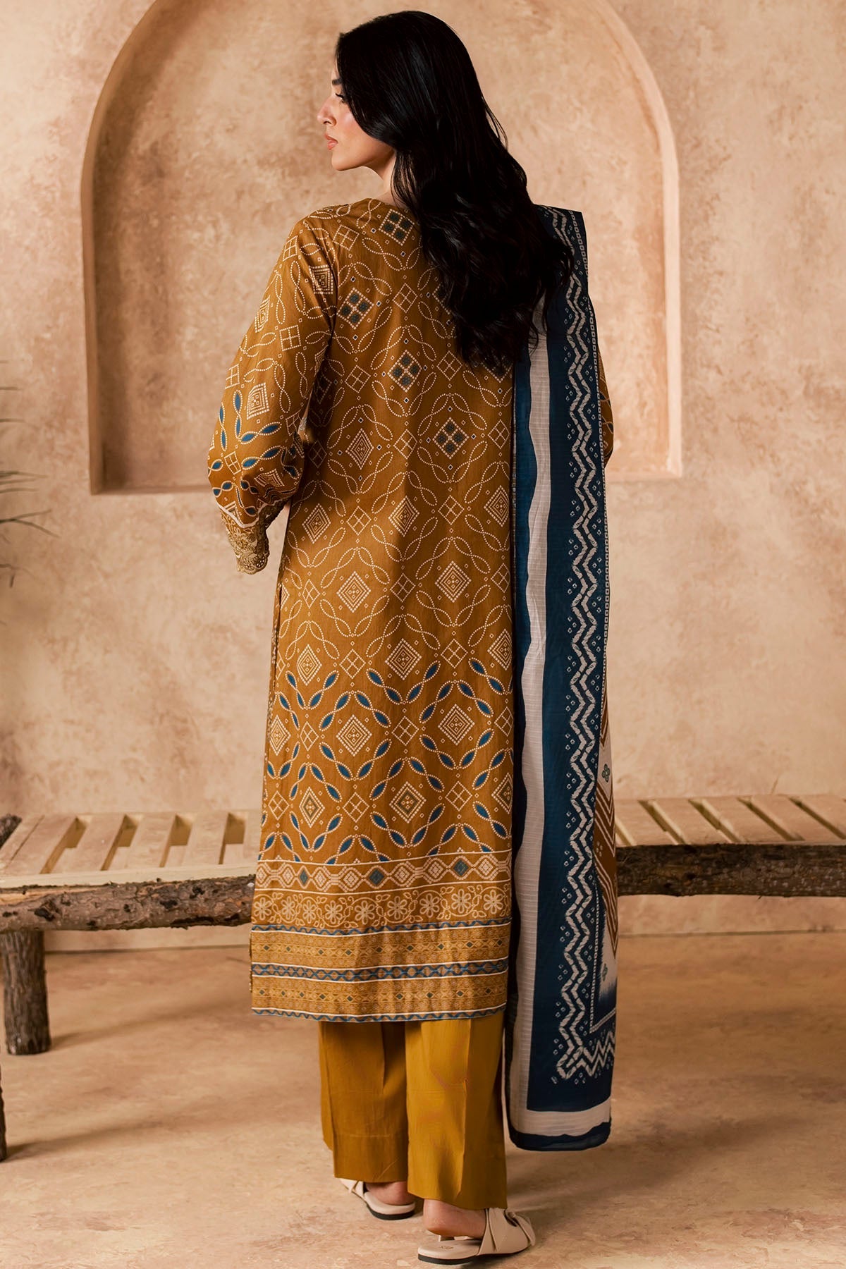 6161-FILA EMBROIDERED LAWN STITCHED