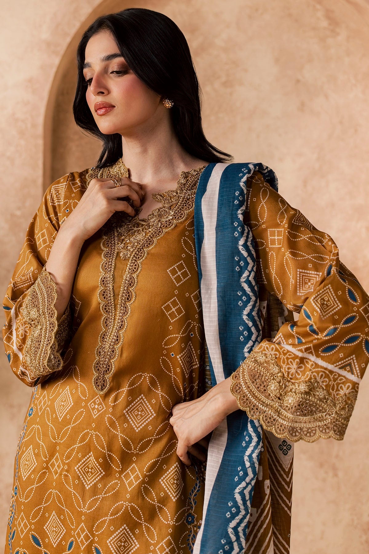 6161-FILA EMBROIDERED LAWN STITCHED