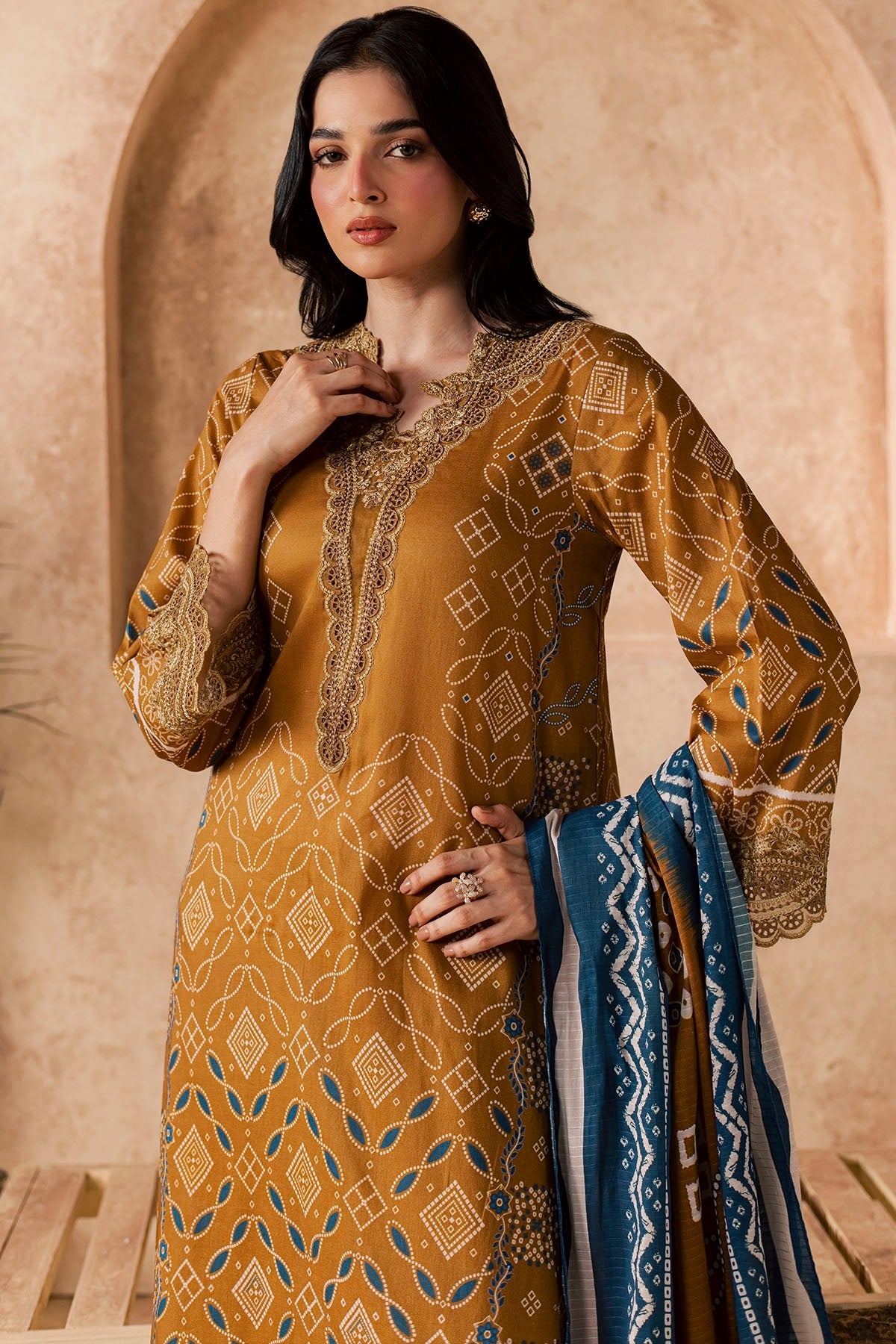 6161-FILA EMBROIDERED LAWN UNSTITCHED