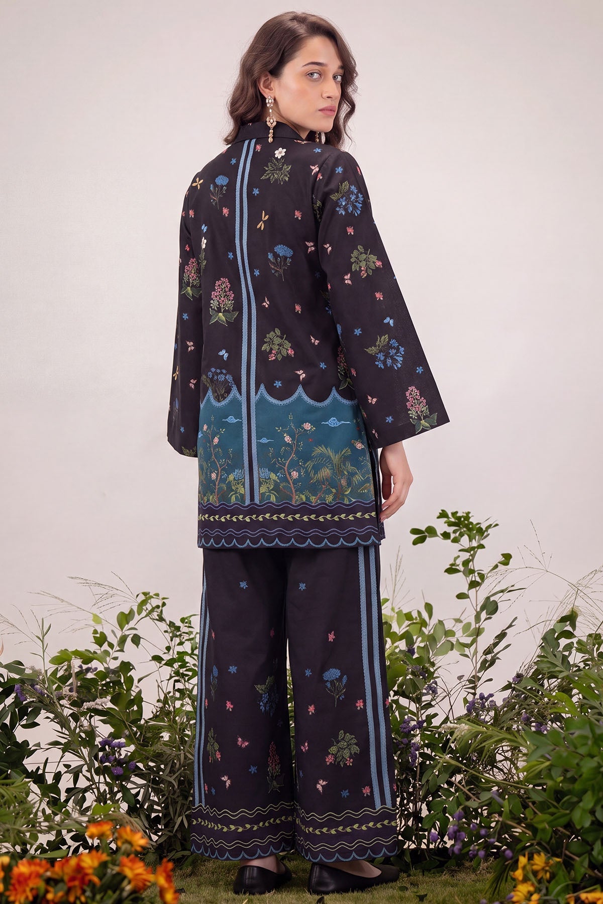 6207-TIYA DIGITAL PRINTED CAMBRIC STITCHED